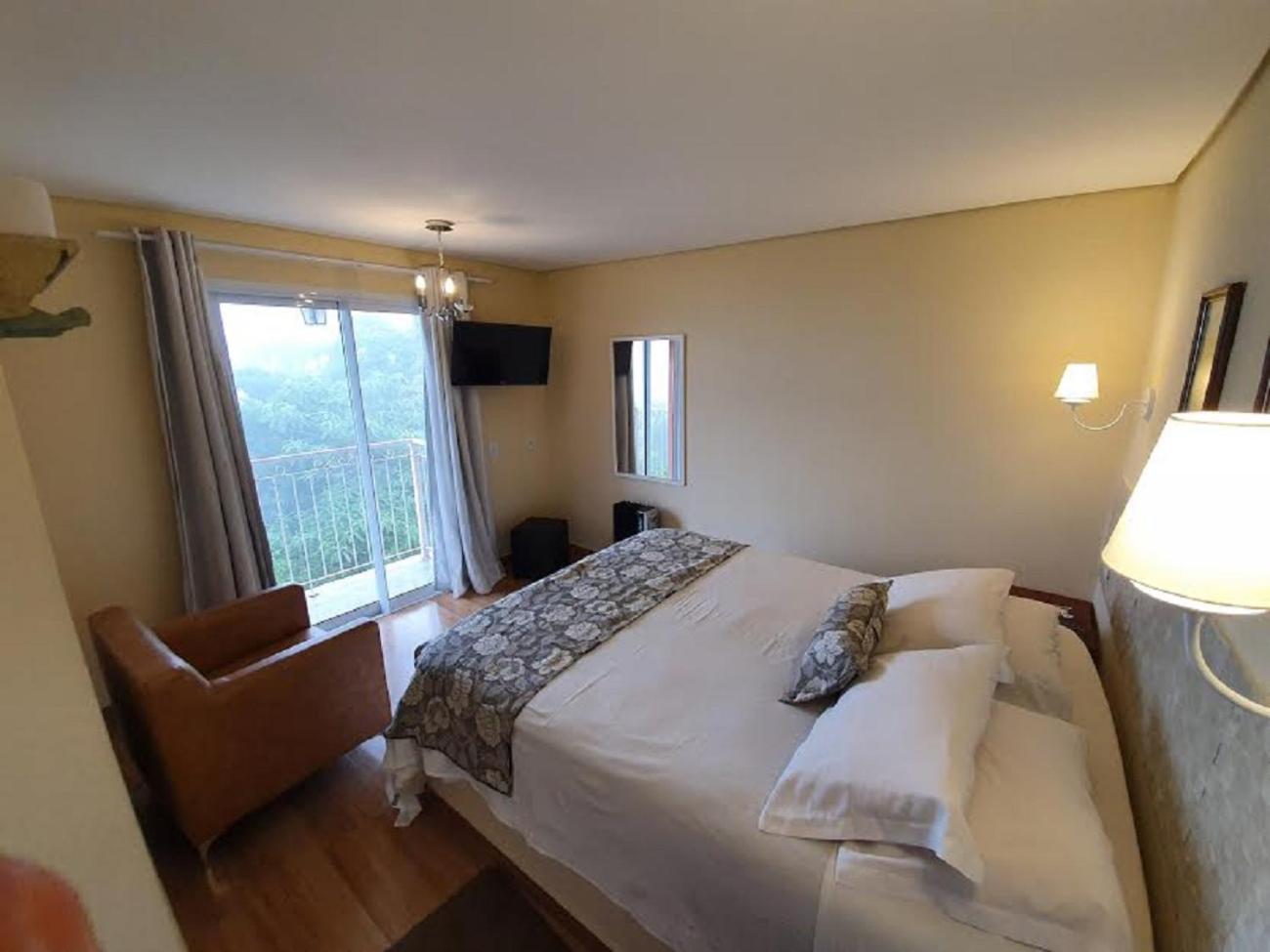 Chalet with Spa Bath photo 3