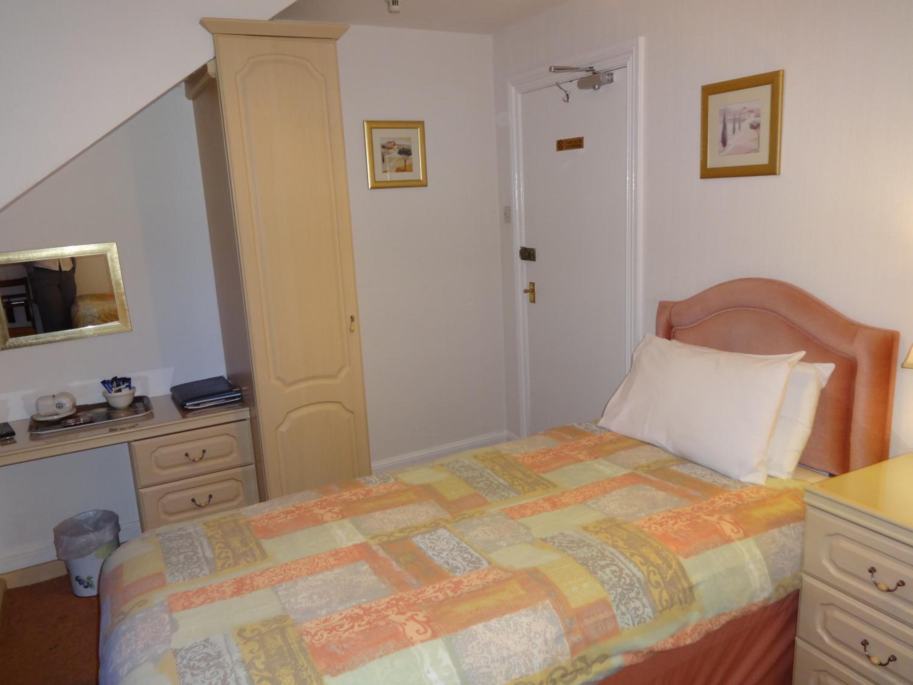 Single Room with Private External Bathroom photo 1