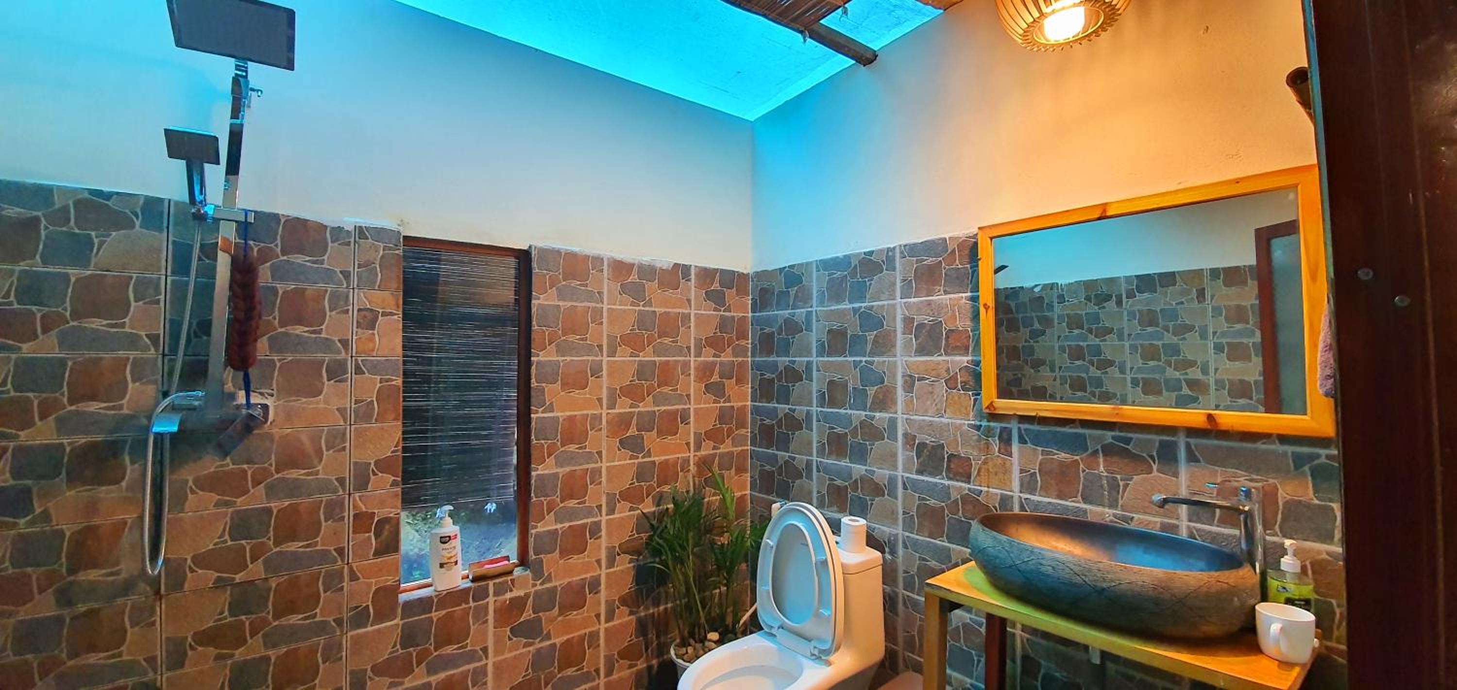 Quadruple Room with Private Bathroom photo 2