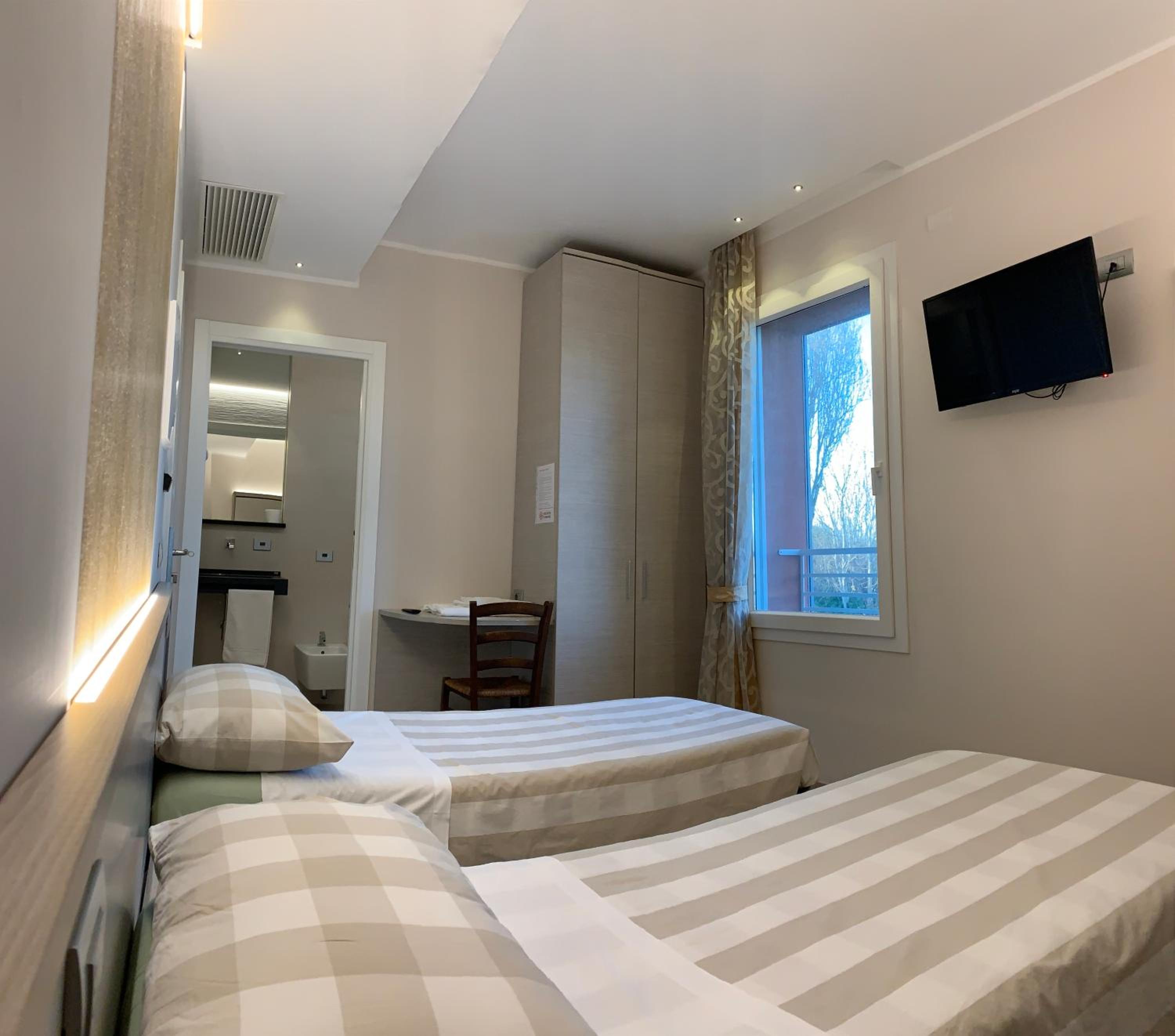 Deluxe Double or Twin Room - Photo 4