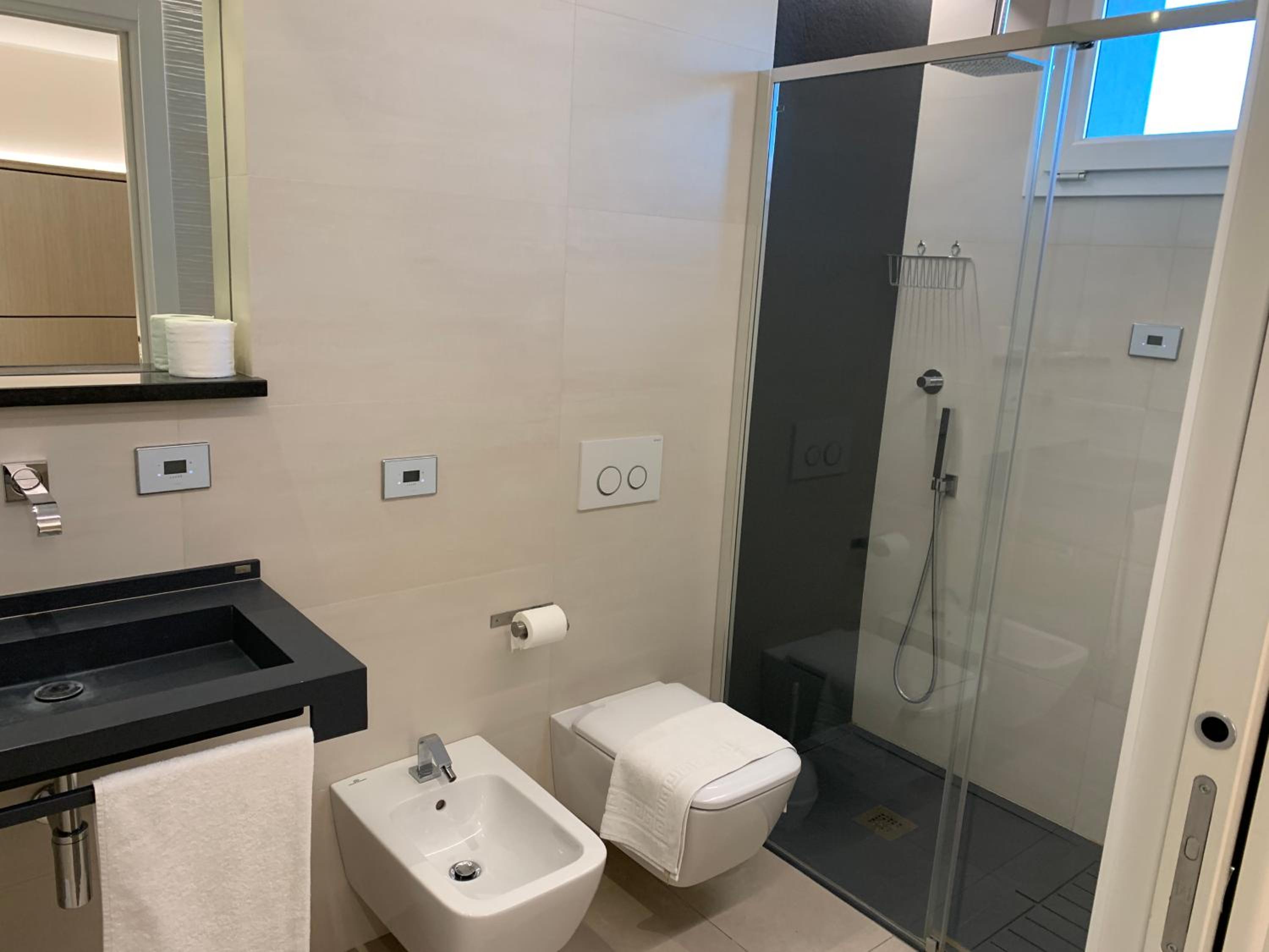 Deluxe Double or Twin Room - Photo 5