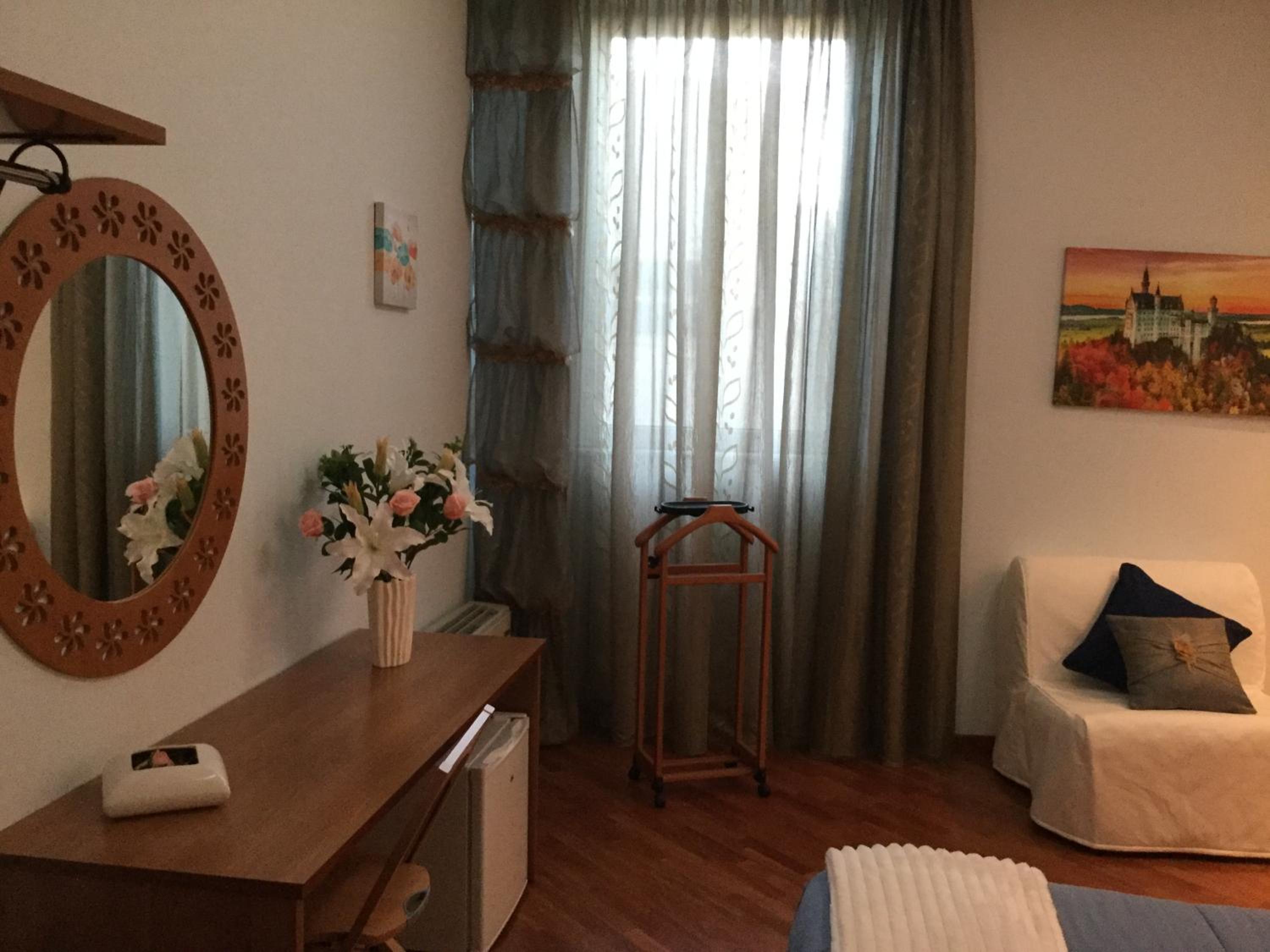 Superior Quadruple Room - Photo 6