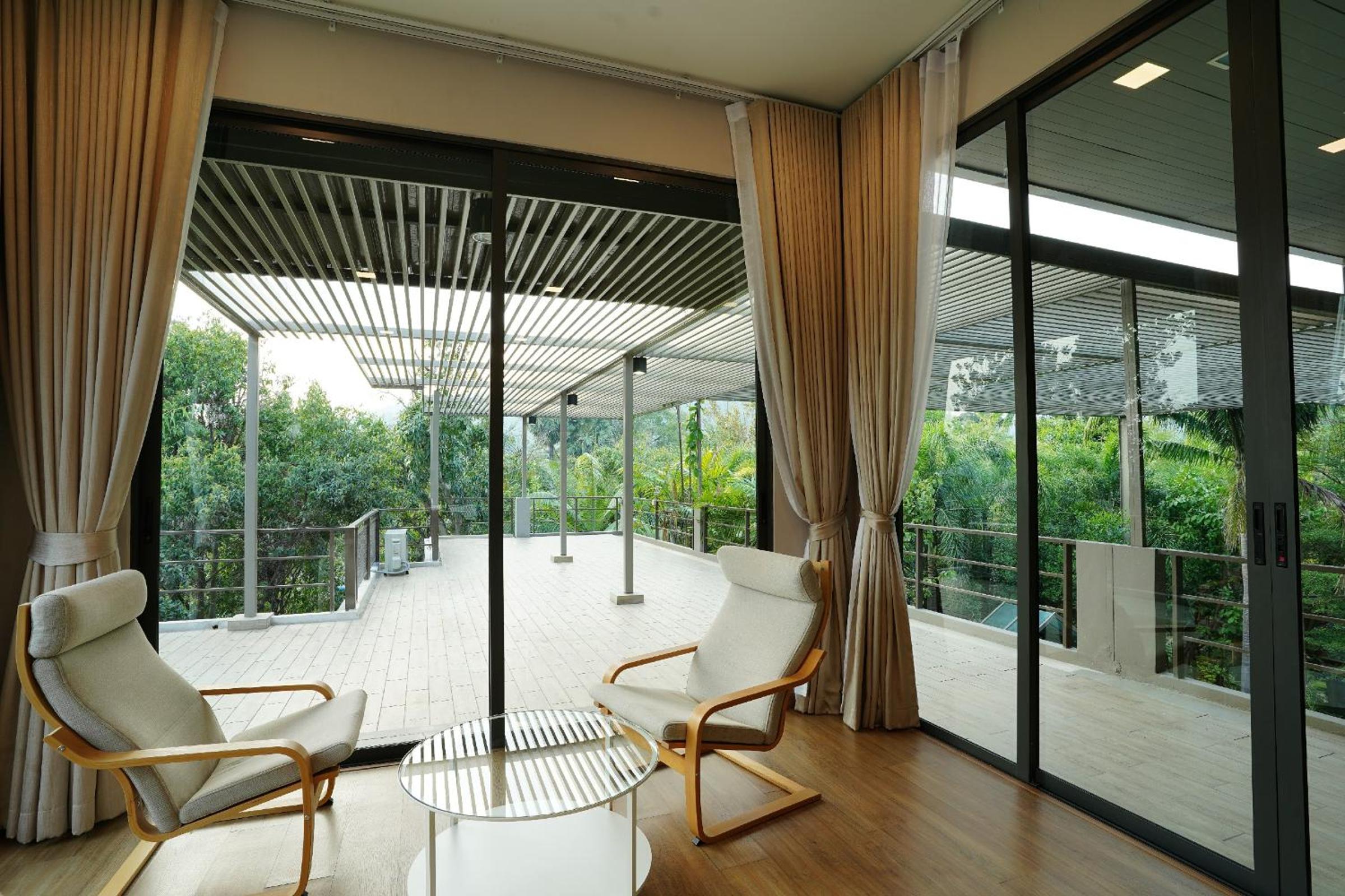 Family Room - Photo 13