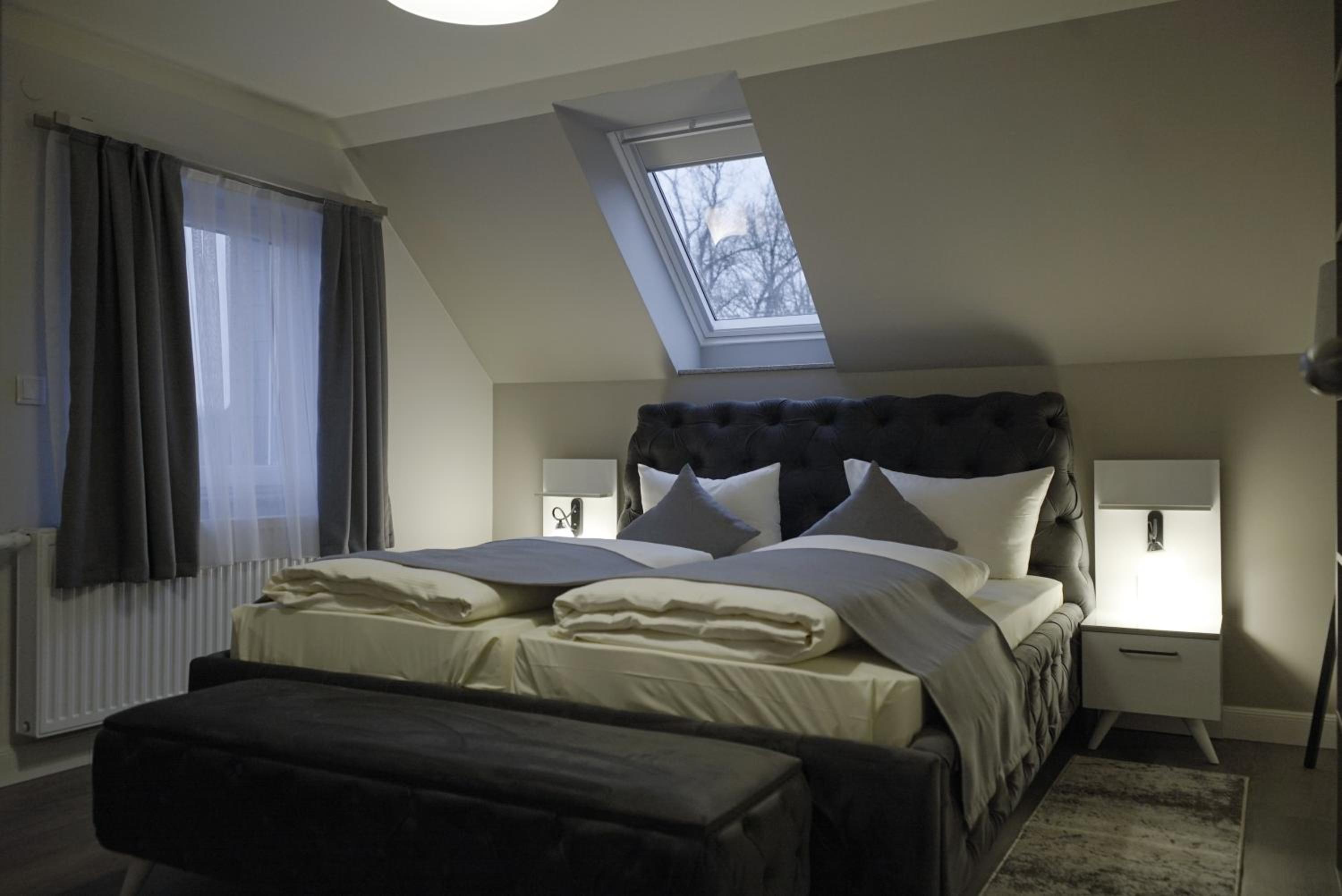 Quadruple Room with Bathroom - Photo 1