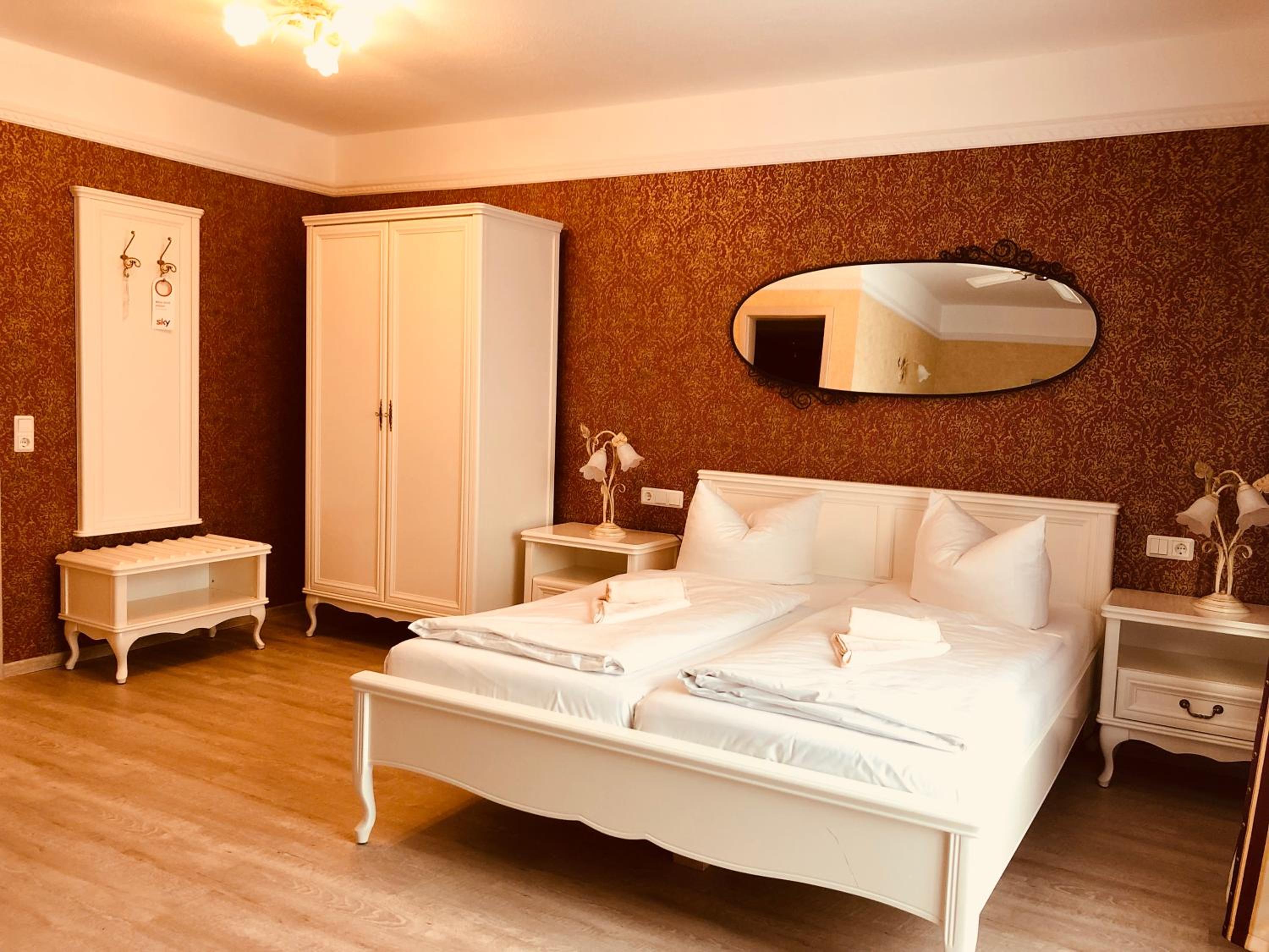 Deluxe Double Room with Shower - Photo 6