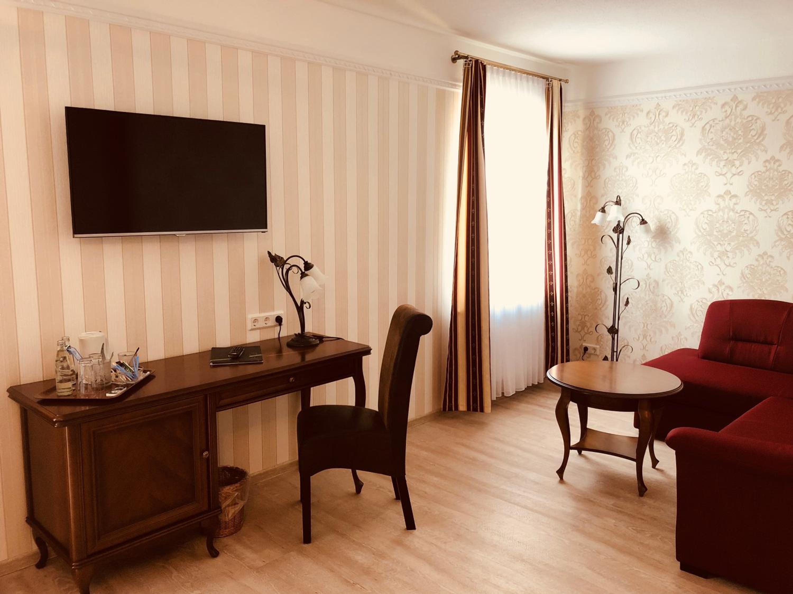 Deluxe Double Room with Shower - Photo 3