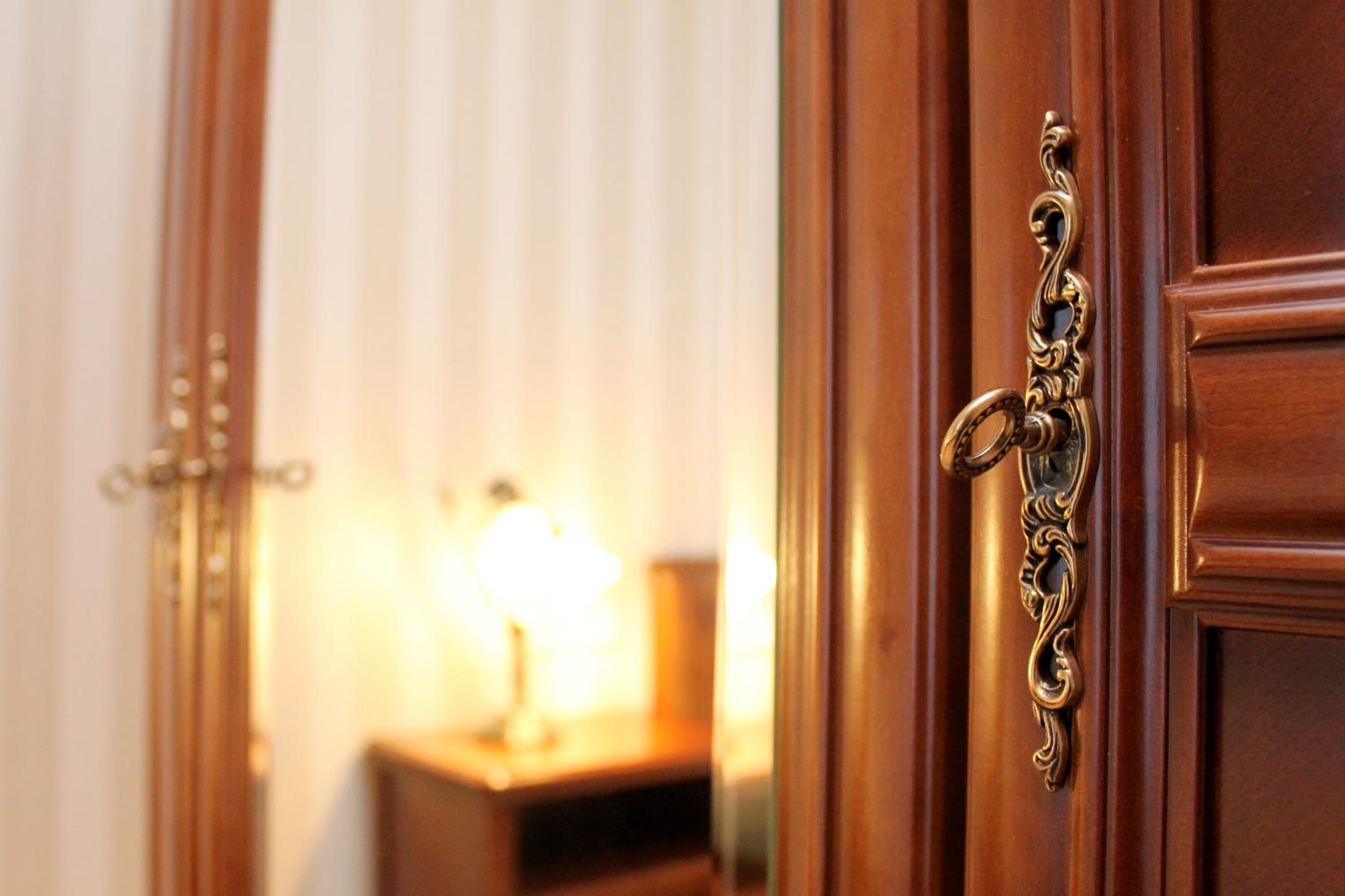 Deluxe Double Room with Shower - Photo 4