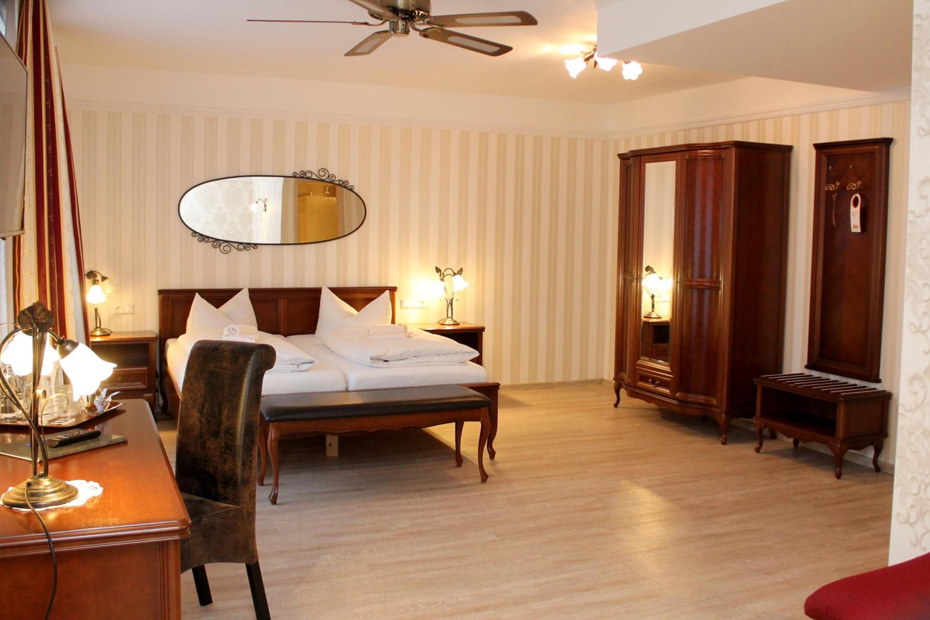 Deluxe Double Room with Shower - Photo 1