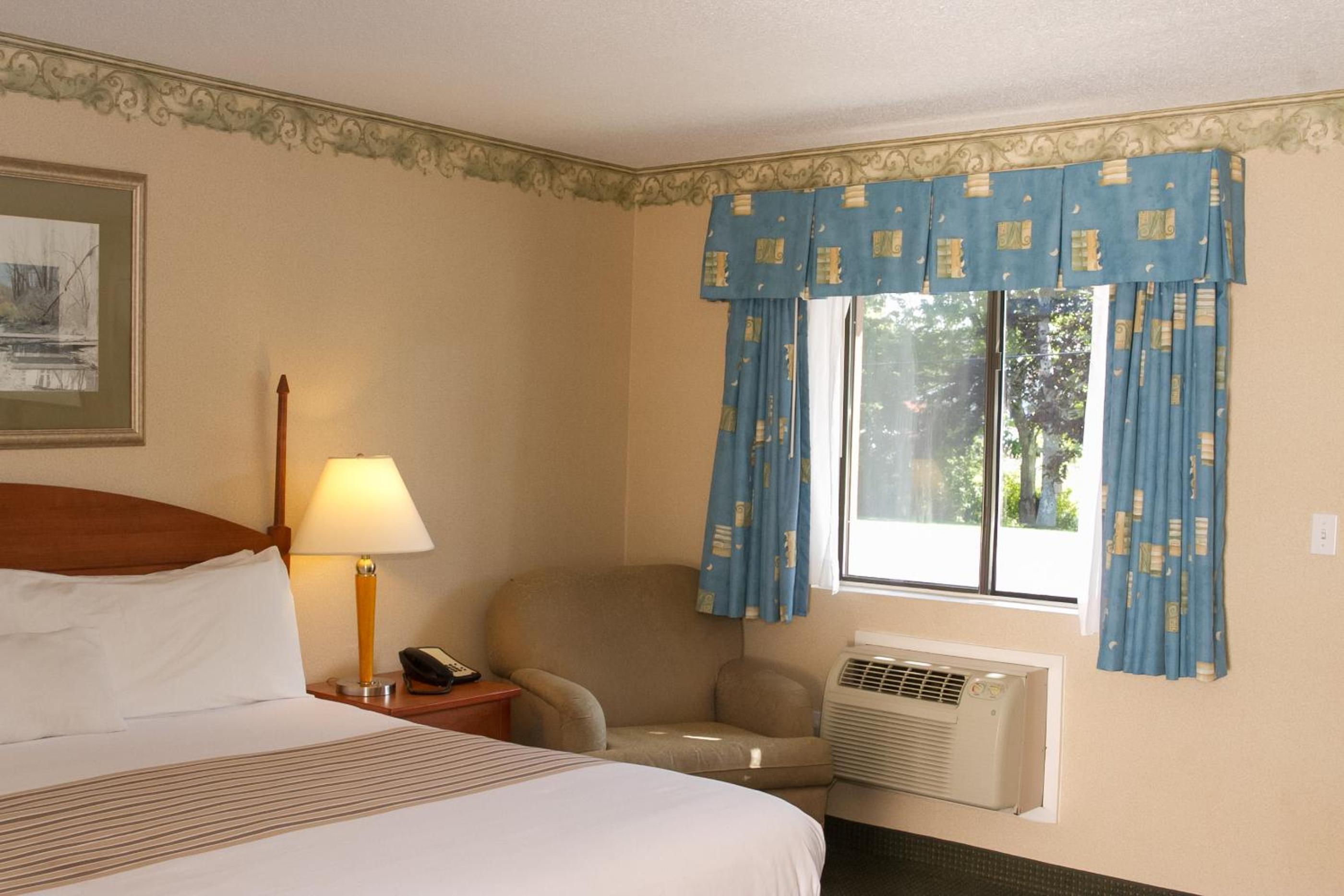Standard King Room photo 2