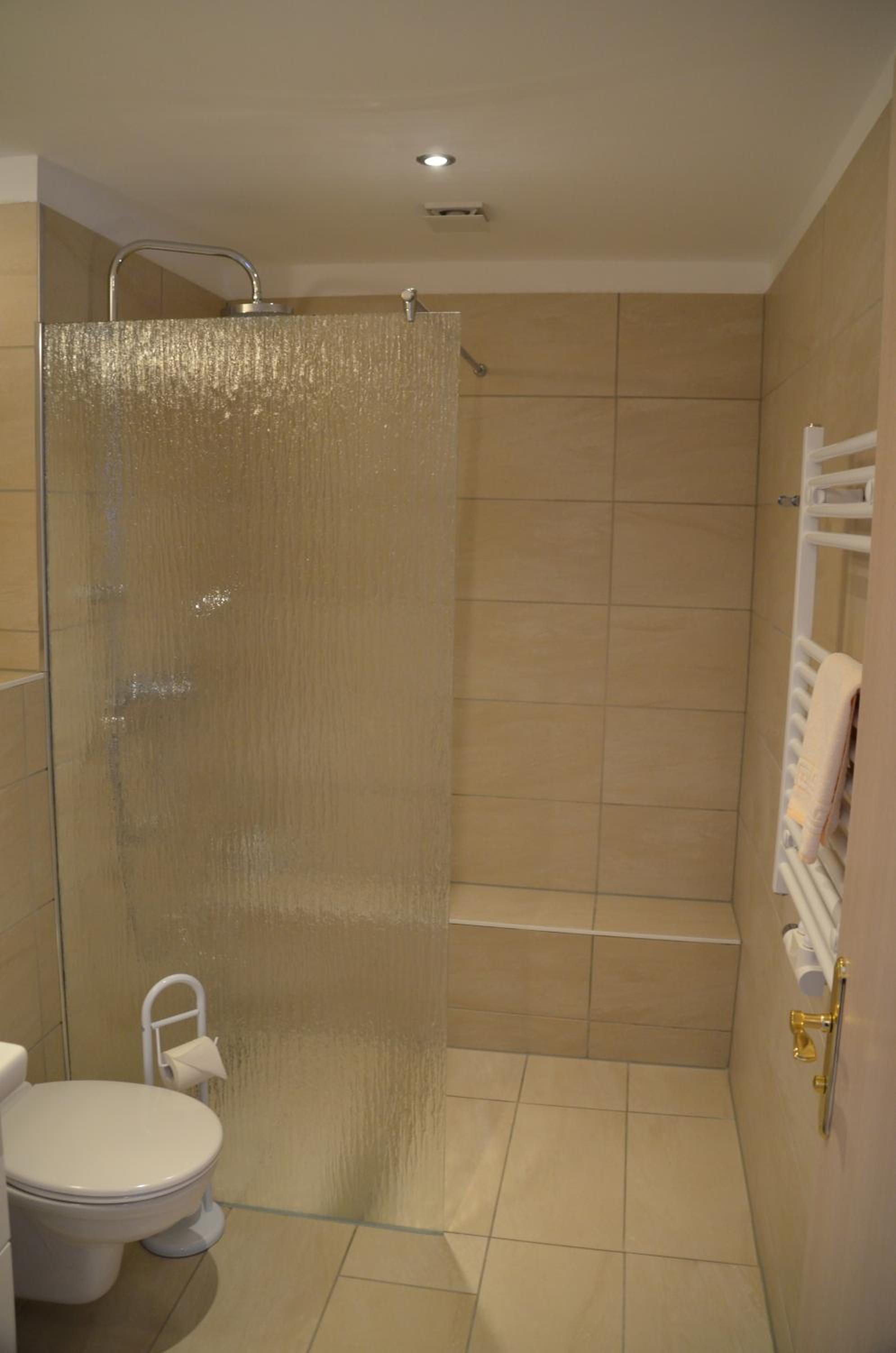 Deluxe Double Room with Shower - Photo 2