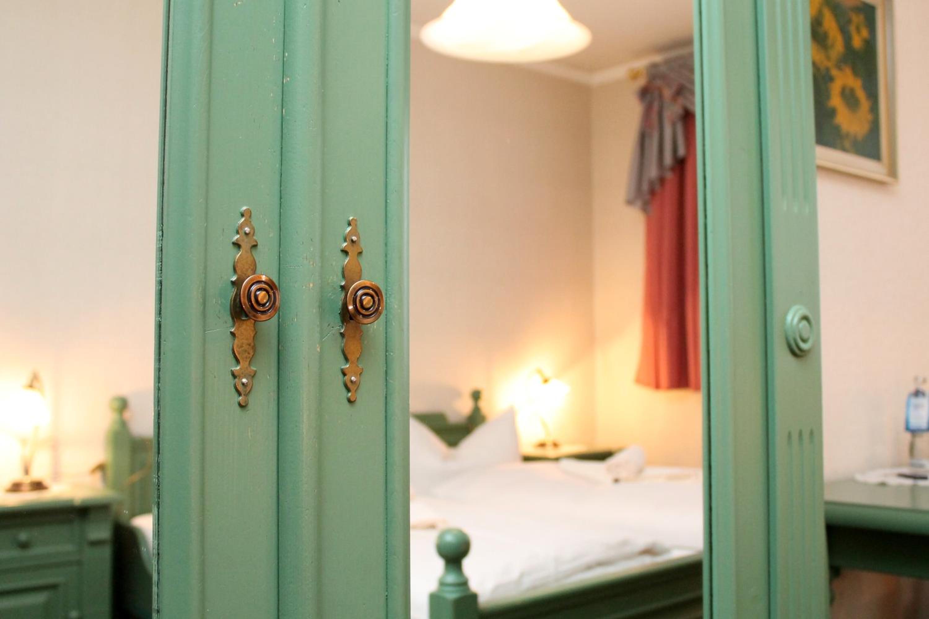 Double Room with Garden View - Photo 6