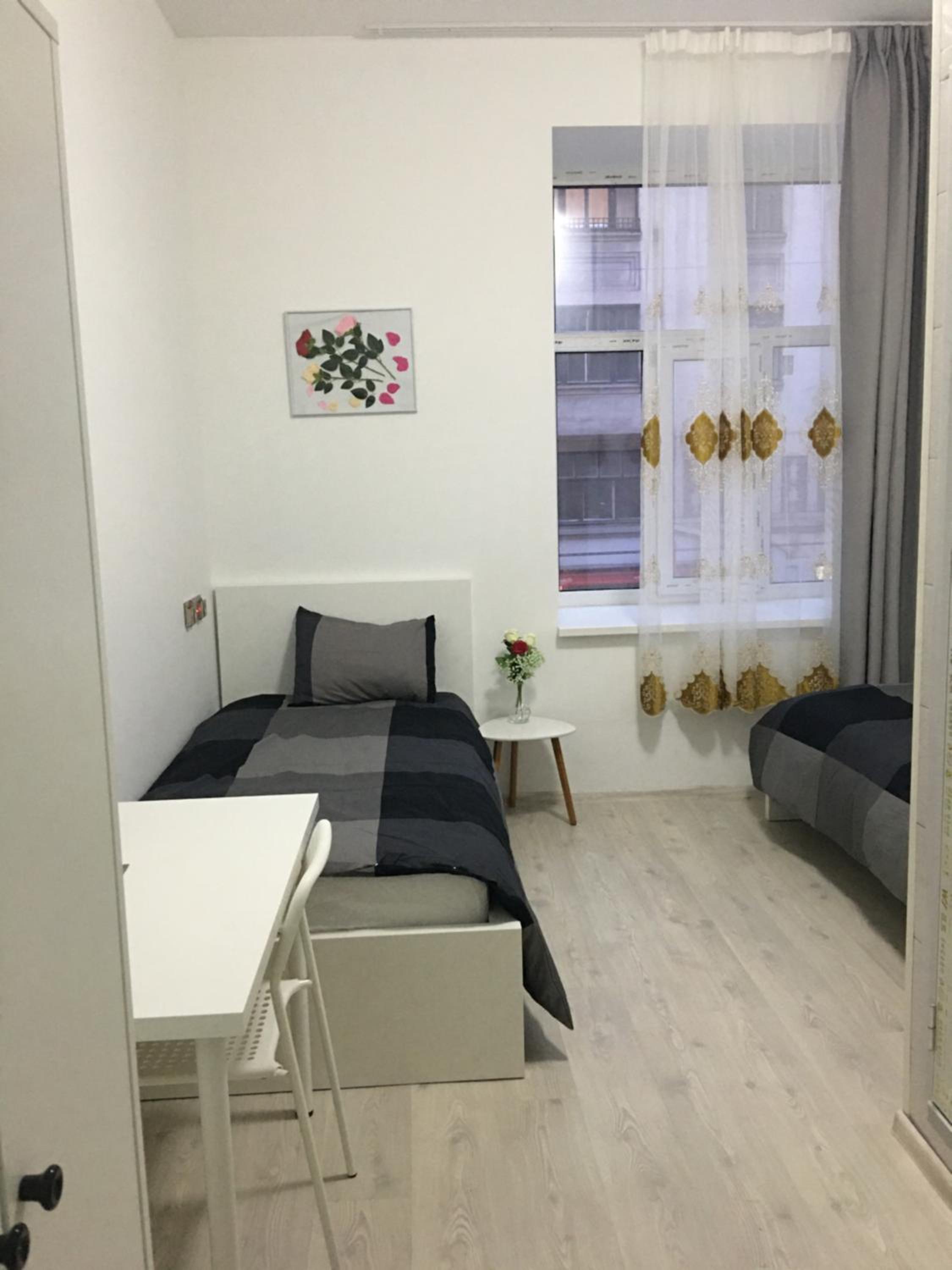Twin Room with Bathroom - Photo 4