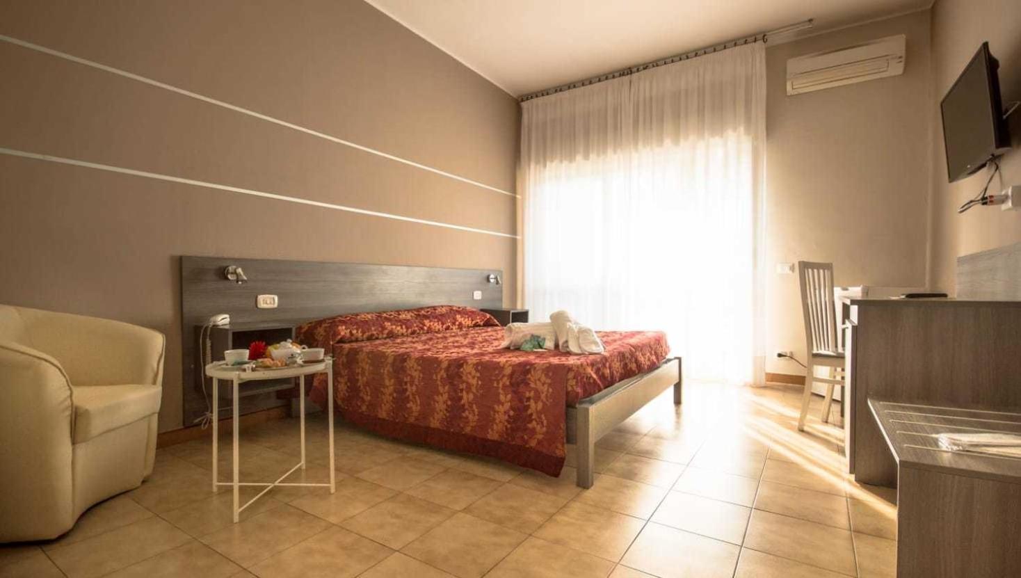 Double or Twin Room with Balcony - Photo 1