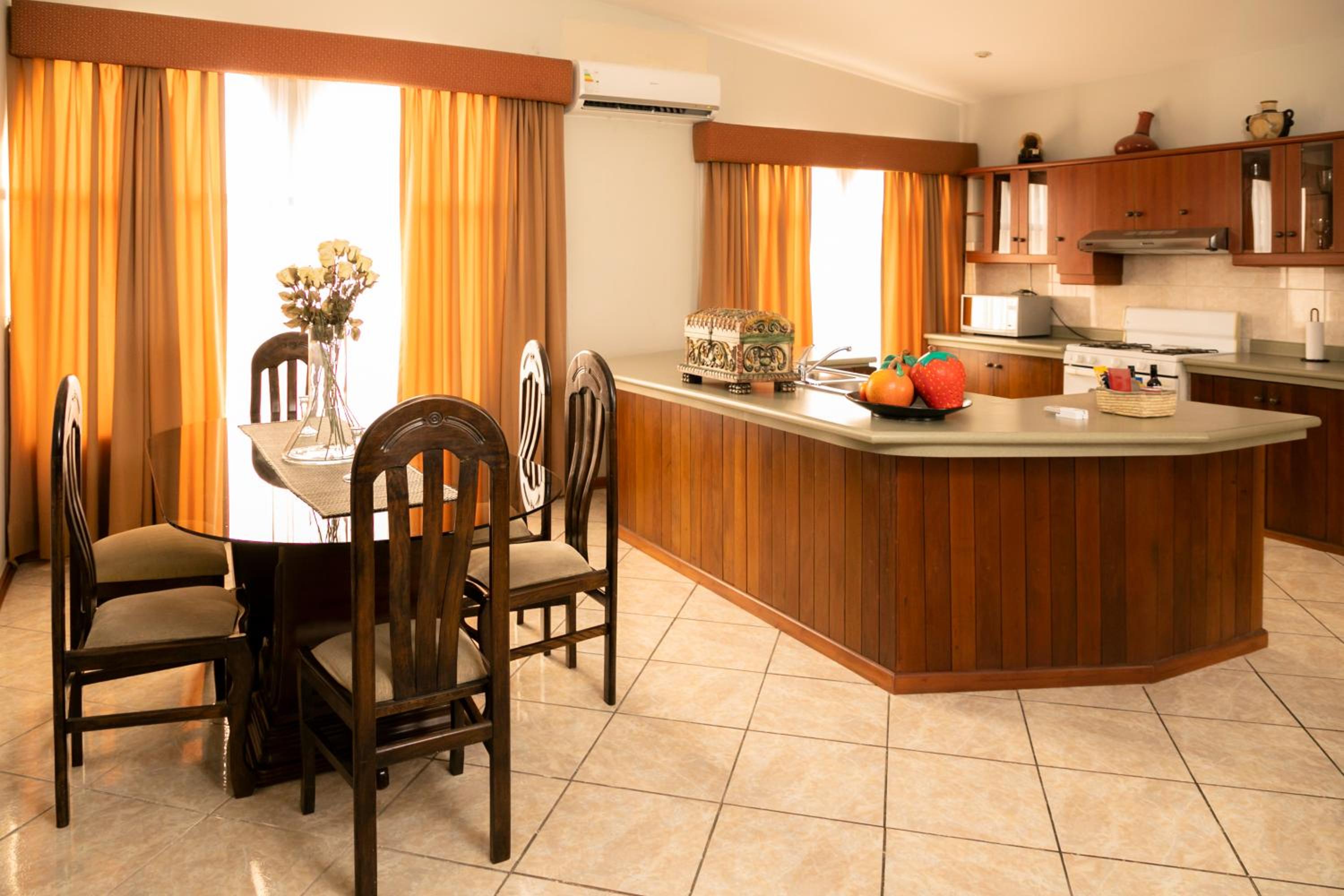 Deluxe Suite - Photo 10