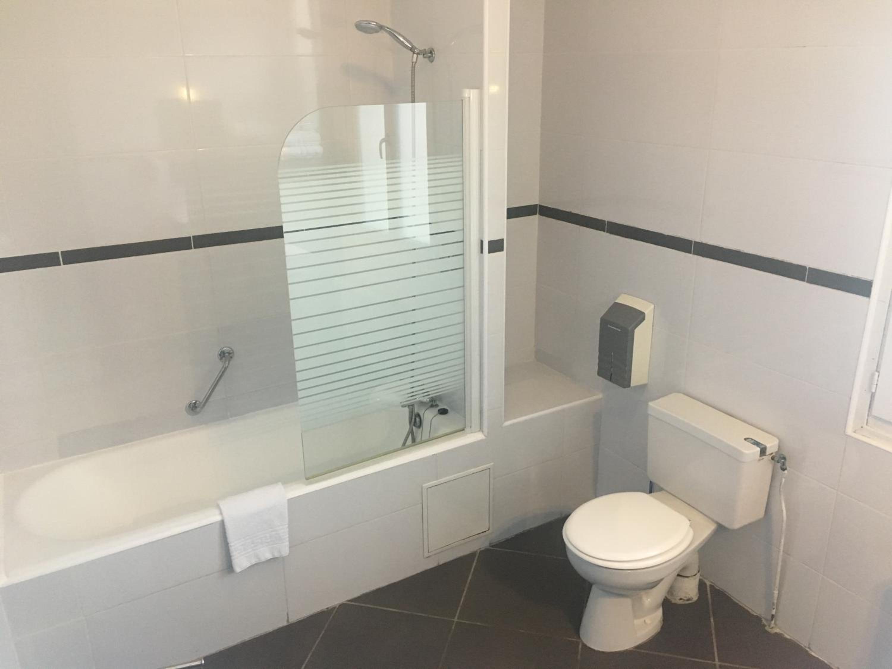 Standard Double Room - Photo 4