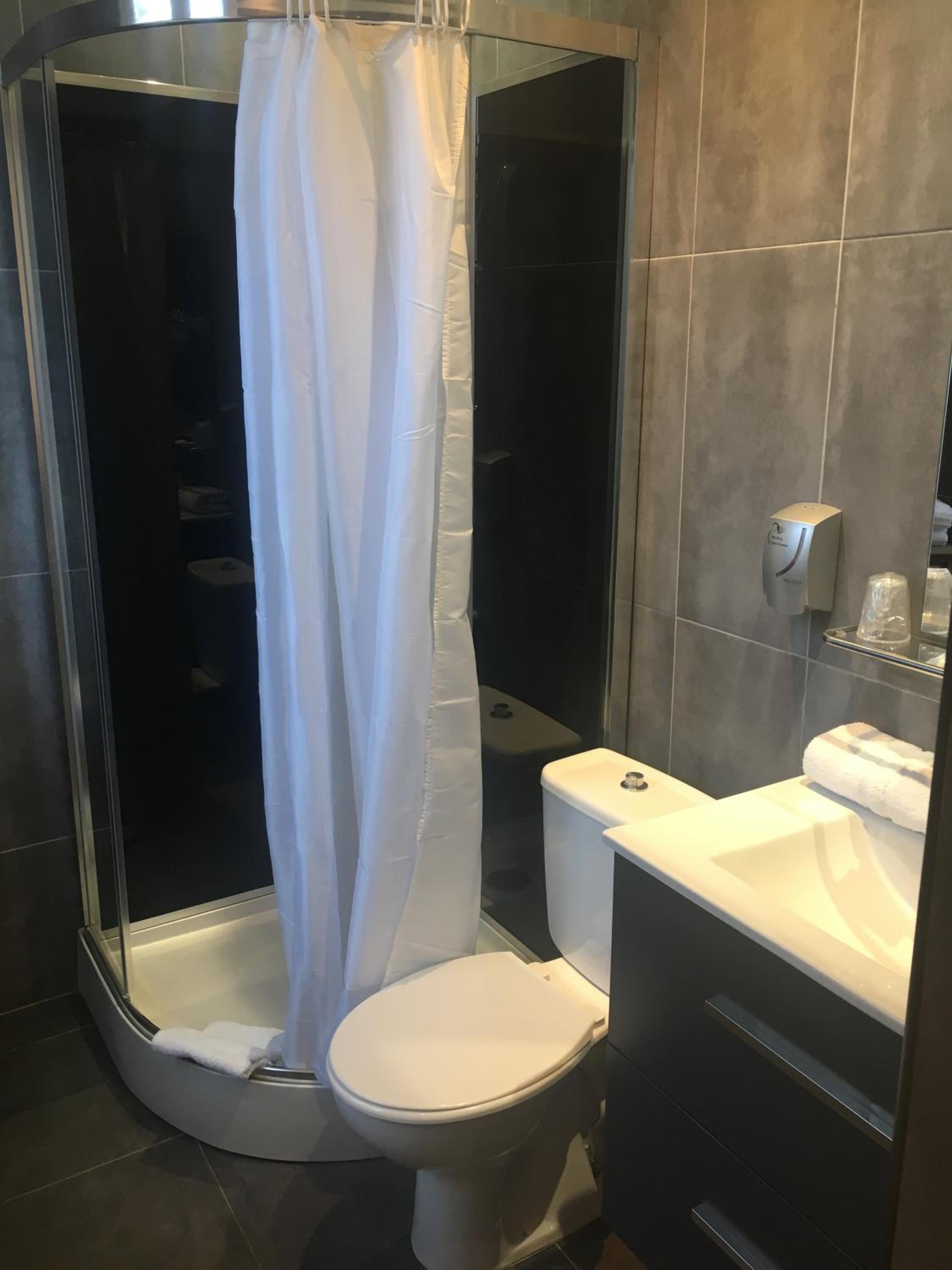 Standard Double Room - Photo 5