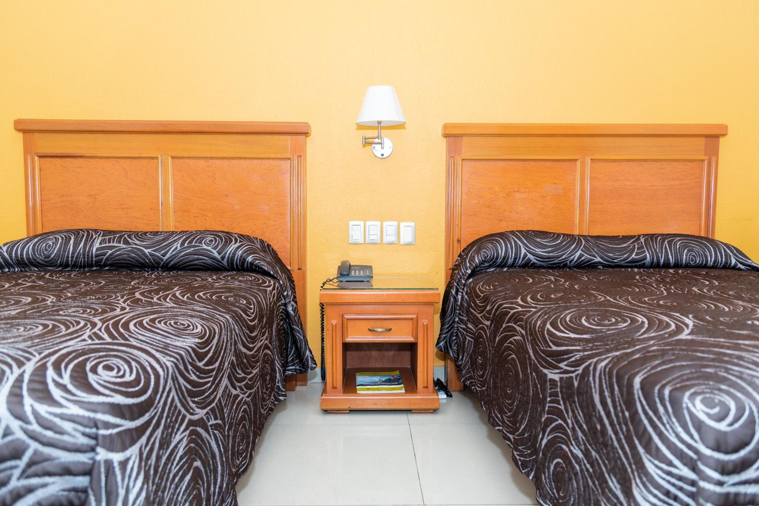 Double Room with Two Double Beds - Photo 6