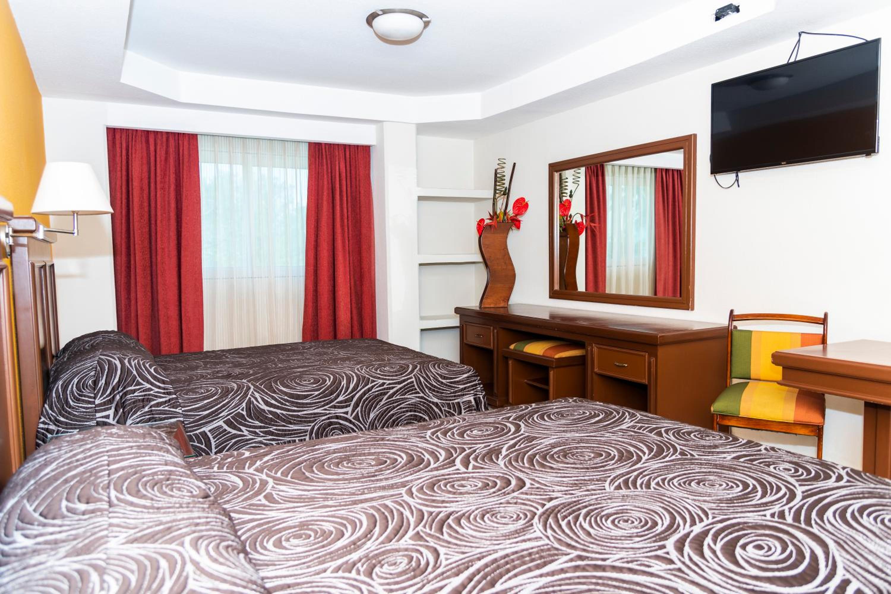 Double Room with Two Double Beds - Photo 5