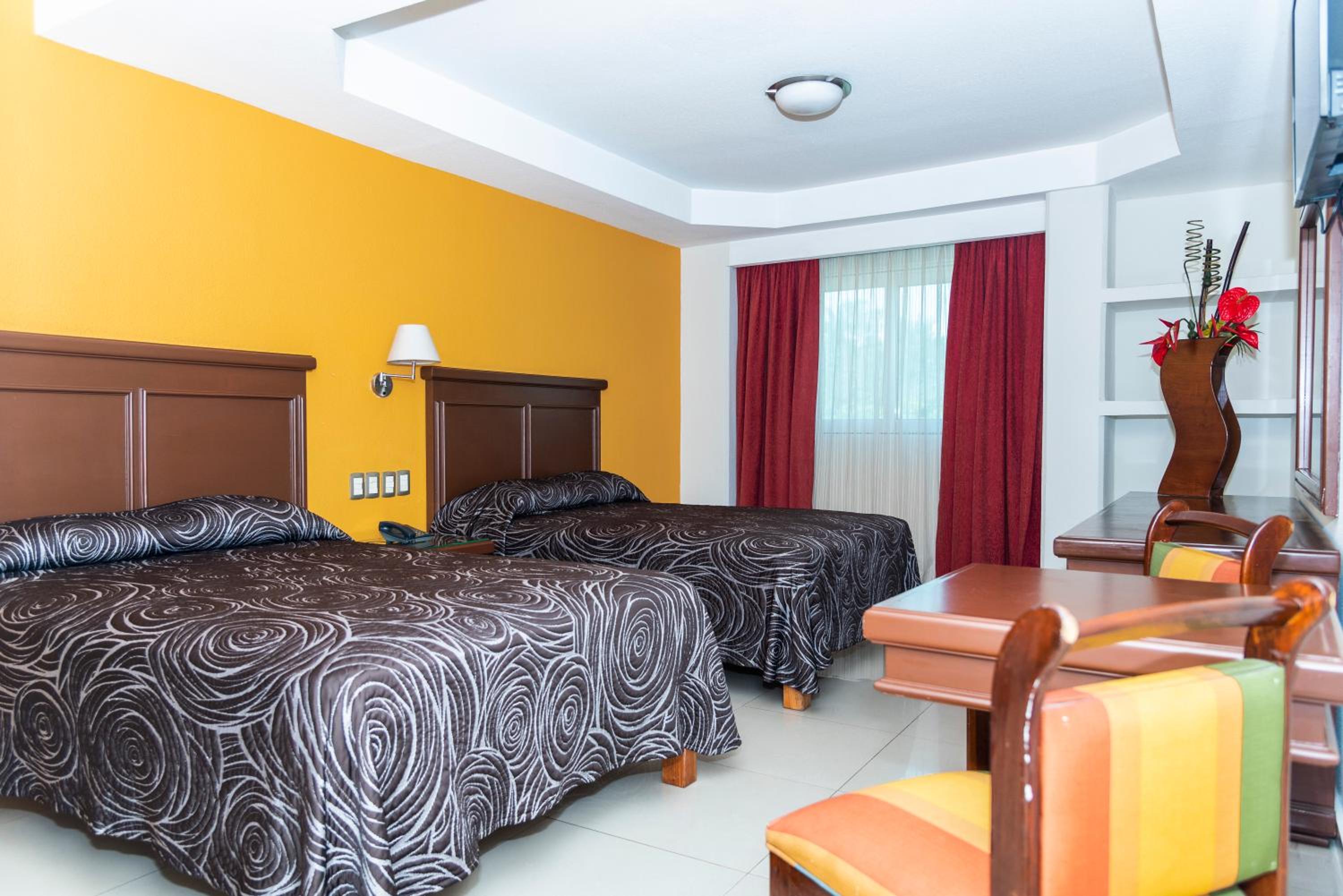 Double Room with Two Double Beds - Photo 4
