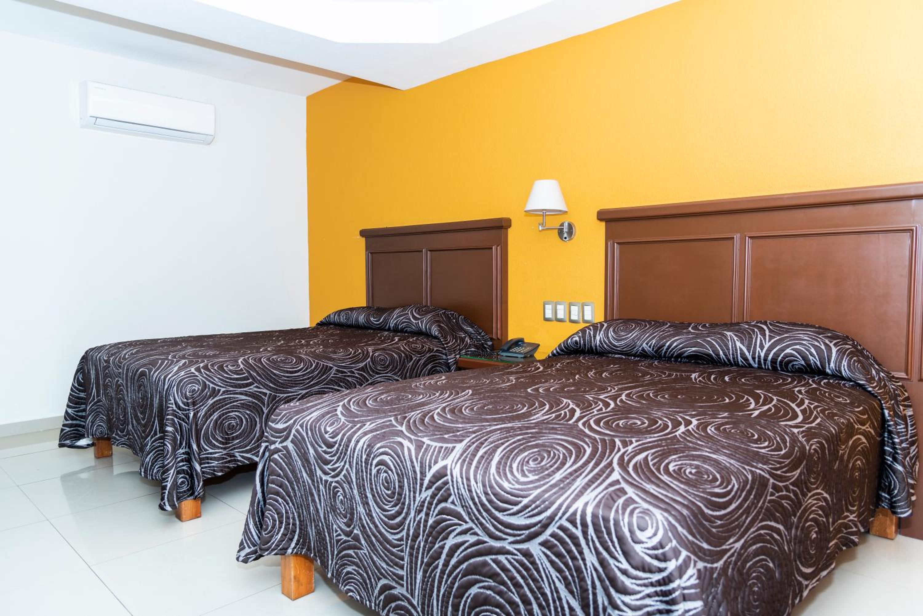 Double Room with Two Double Beds - Photo 3