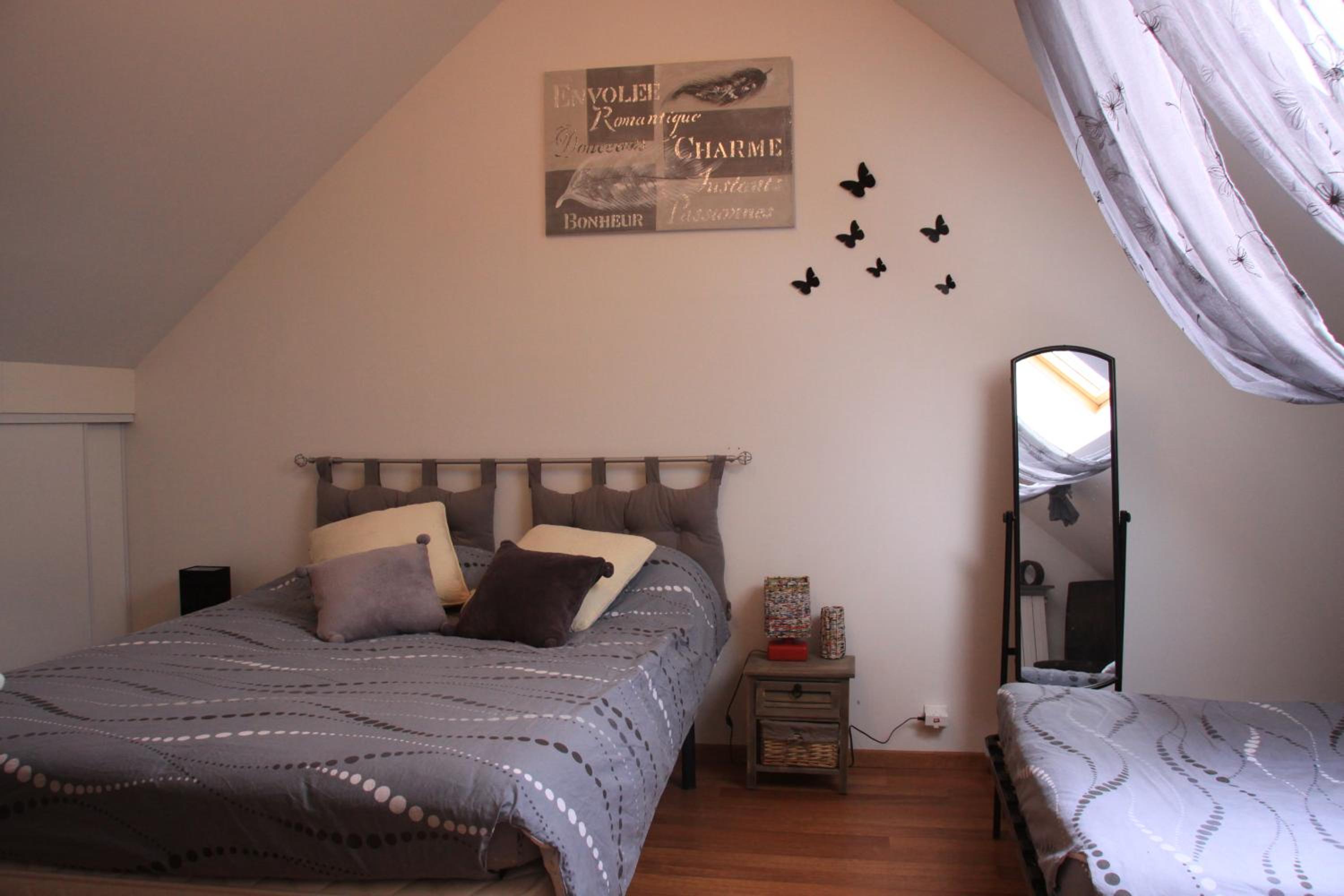 Family Room with Private Bathroom - Photo 4