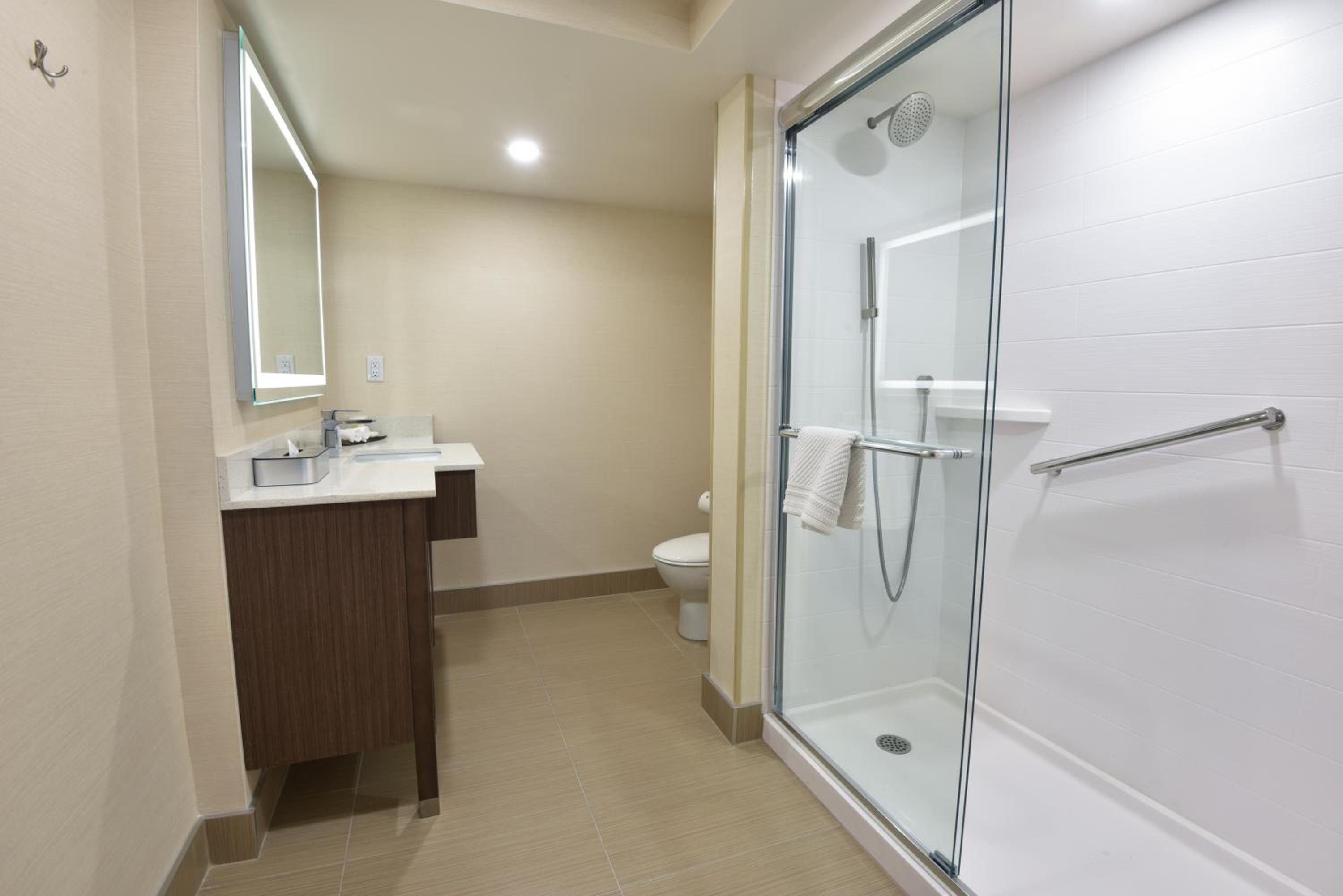 Corporate Floor - Business King Room - Photo 5