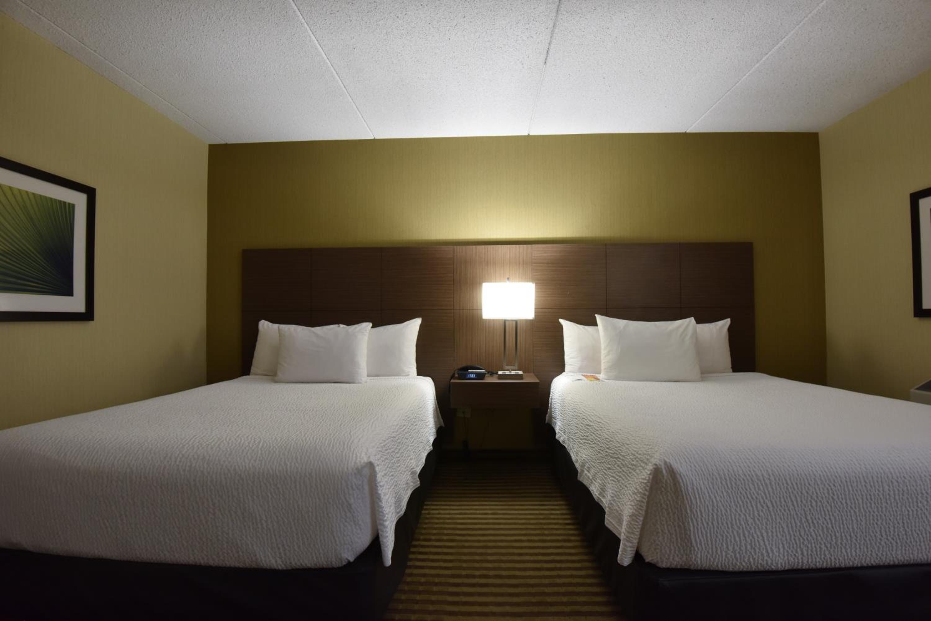 Premier Room, 2 Queen Beds - Photo 8