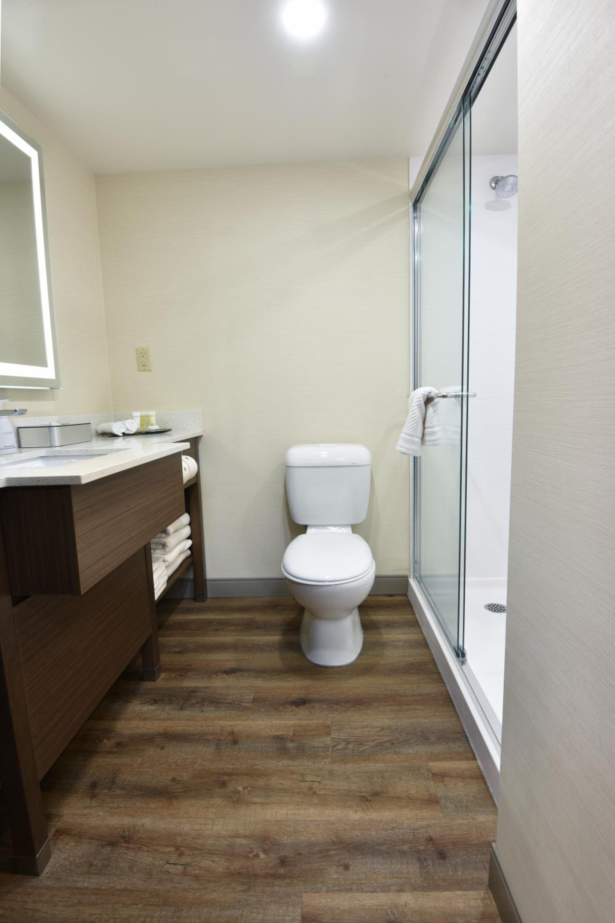 Corporate Floor - Business King Room - Photo 10