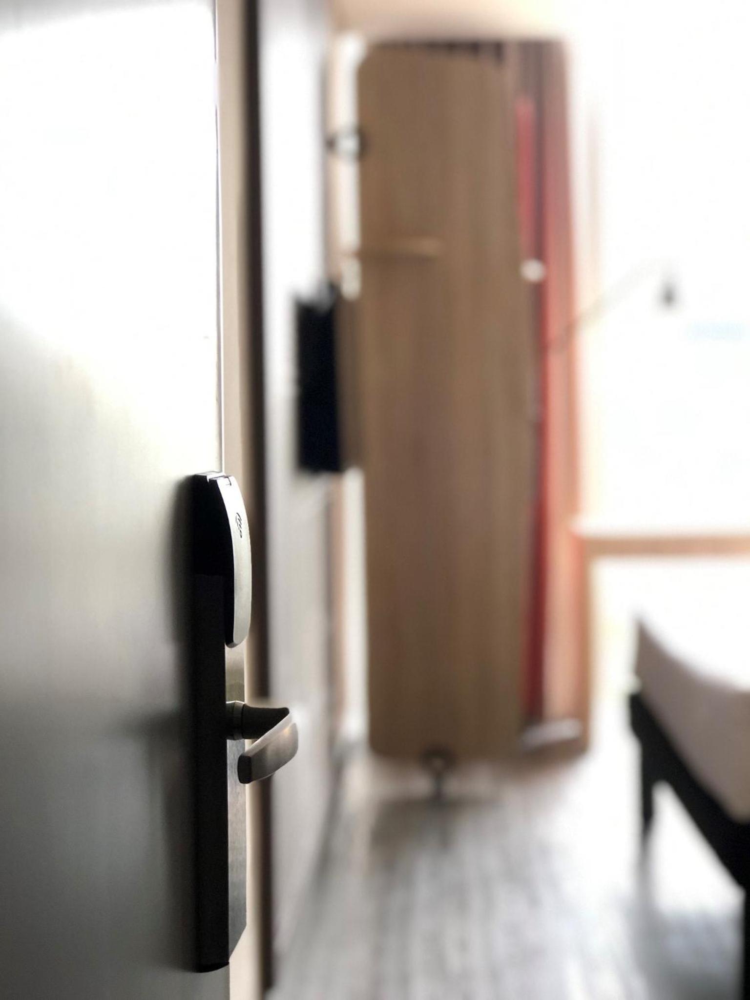Standard Double Room - Photo 11