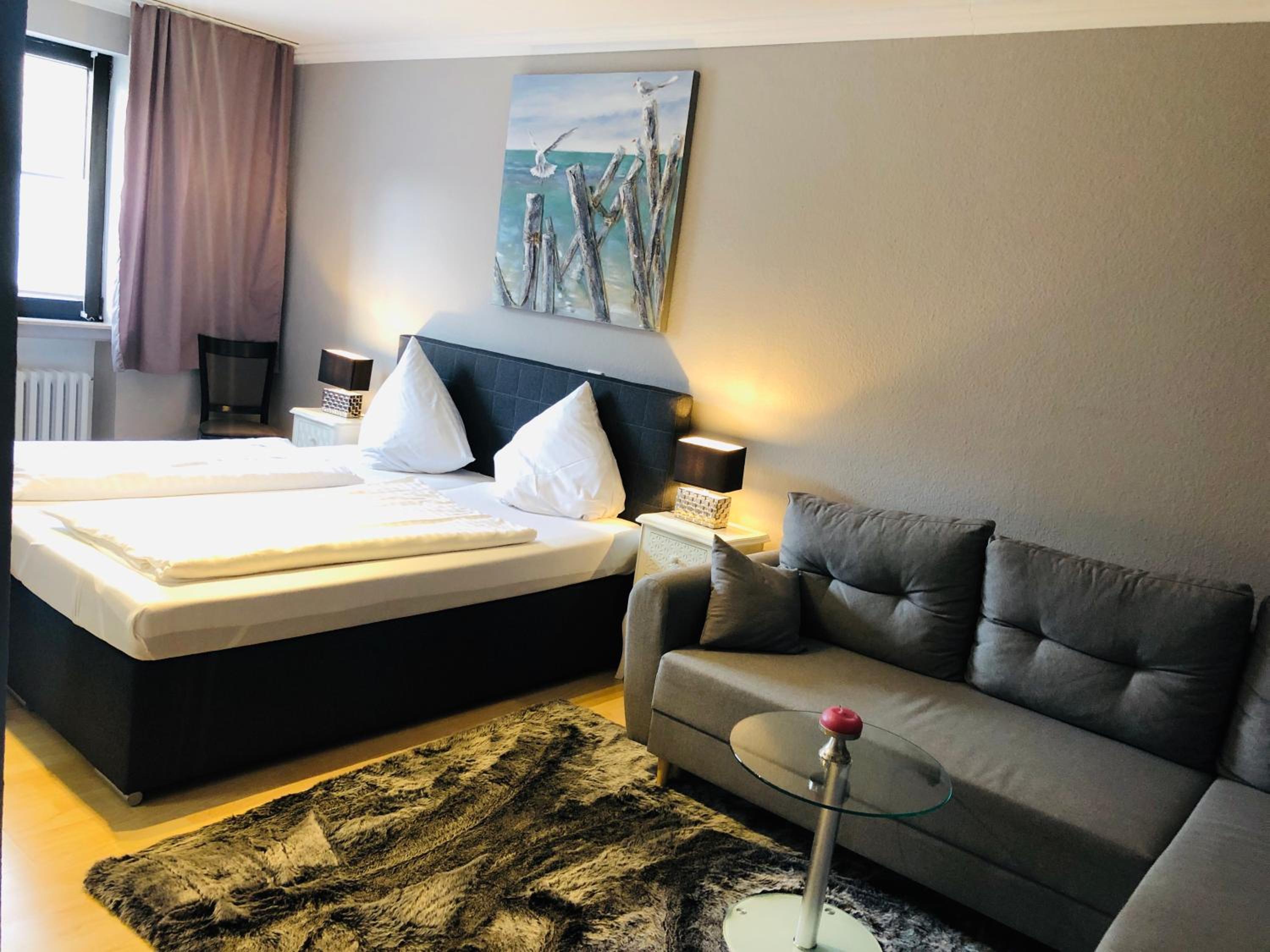 Double Room with Private Bathroom - Photo 14