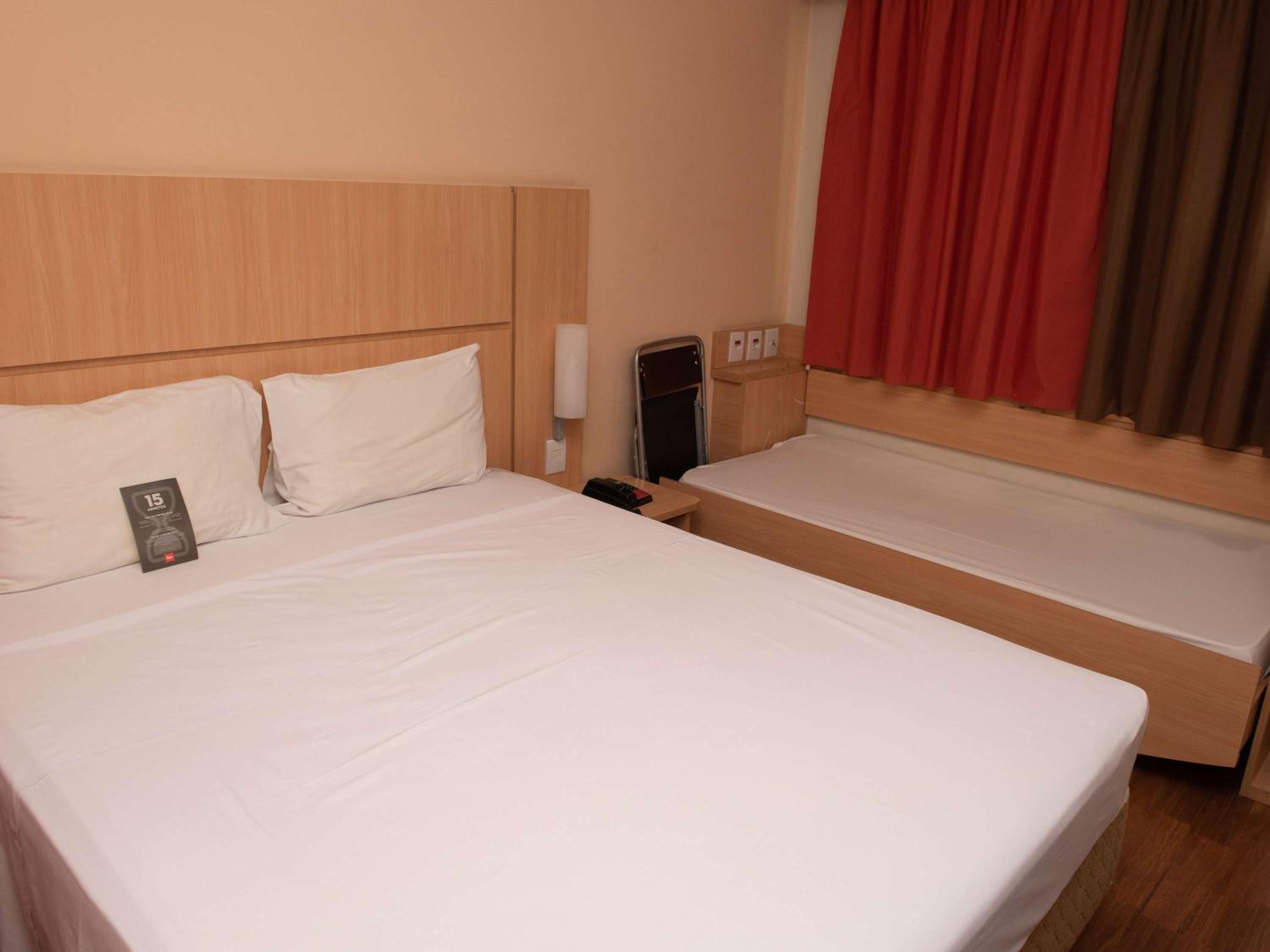 Standard Room with One Double Bed and One Single Bed photo 3