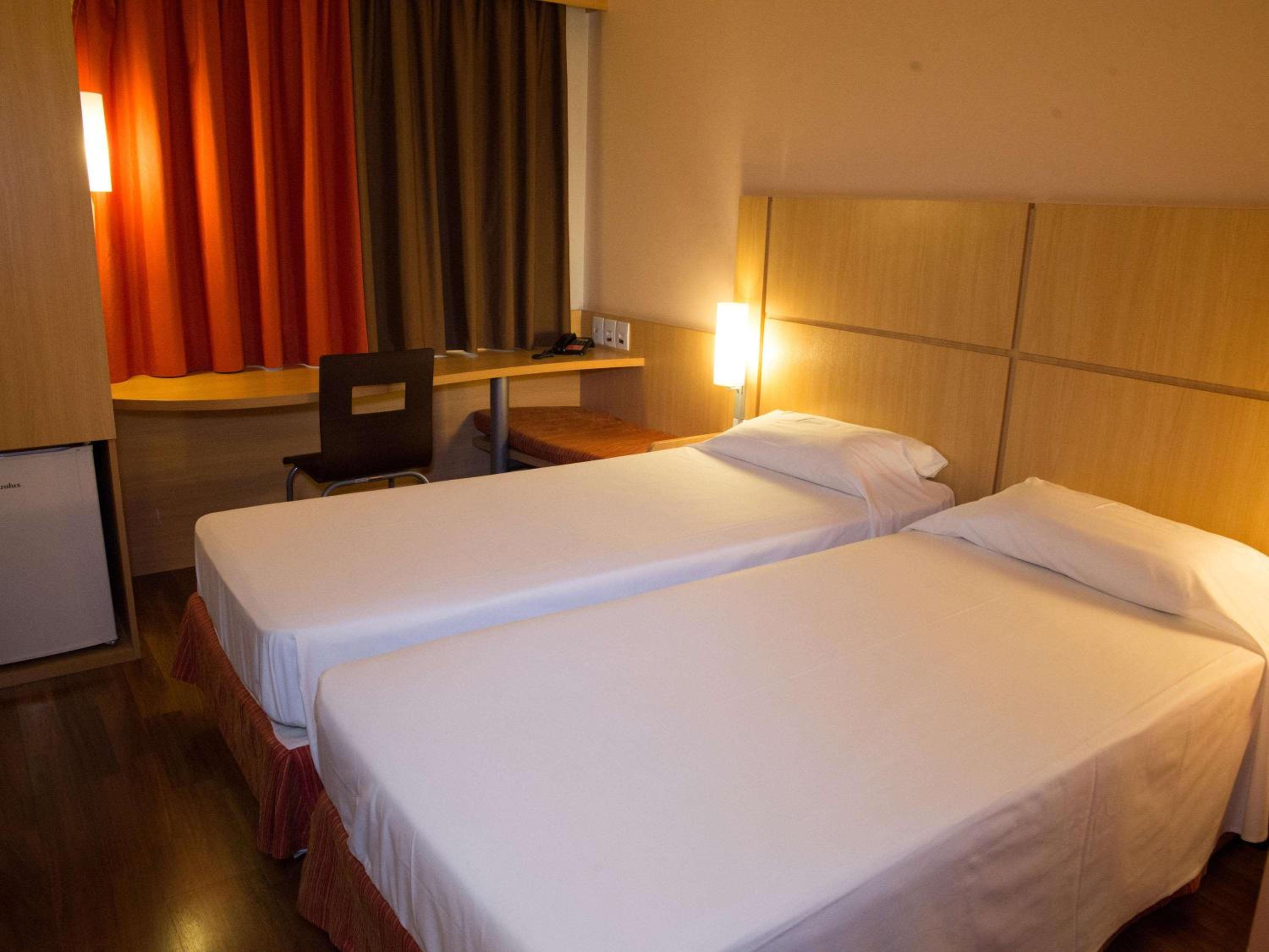 Standard Twin Room photo 2
