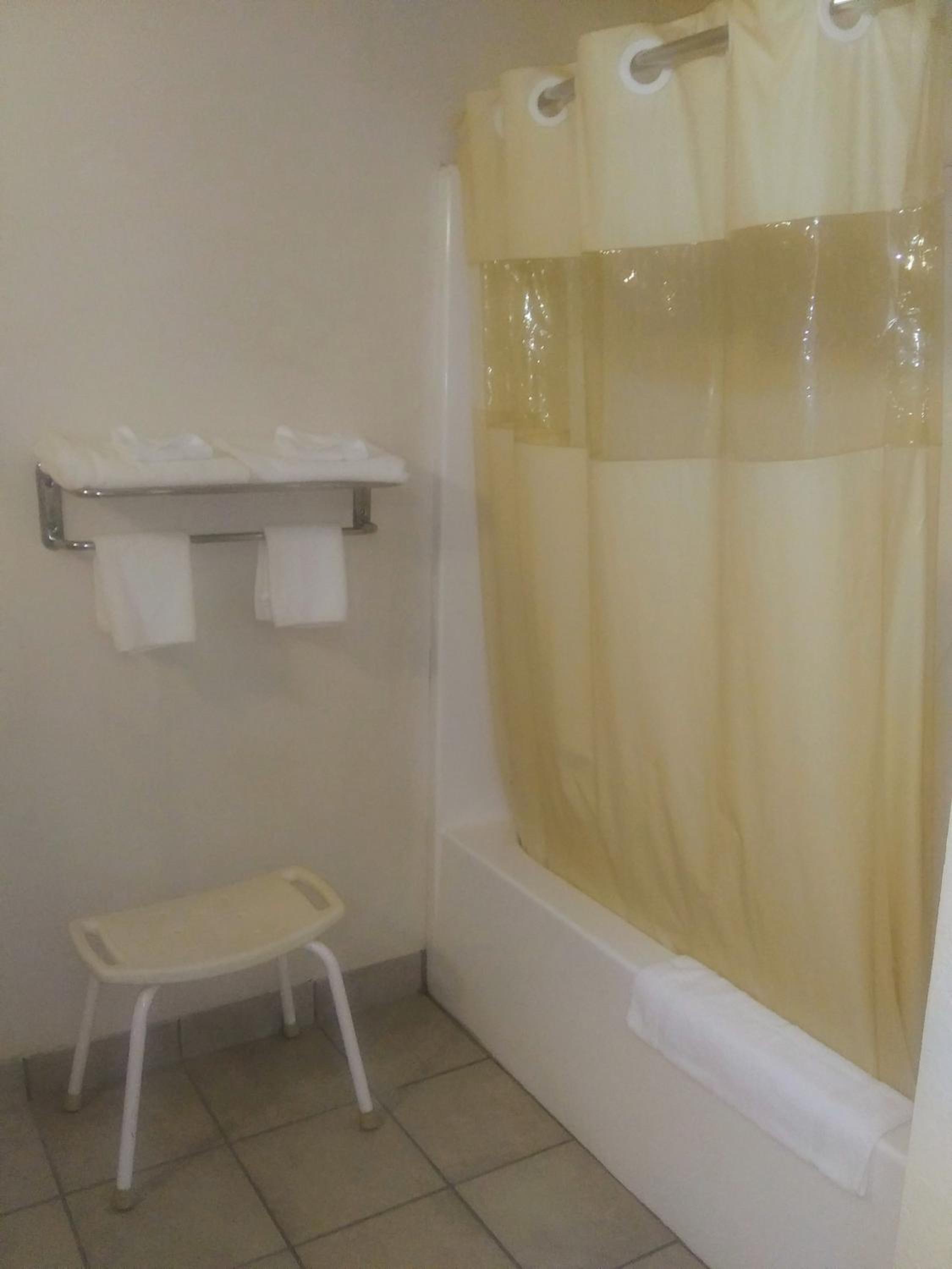 Single Room - Disability Access photo 3