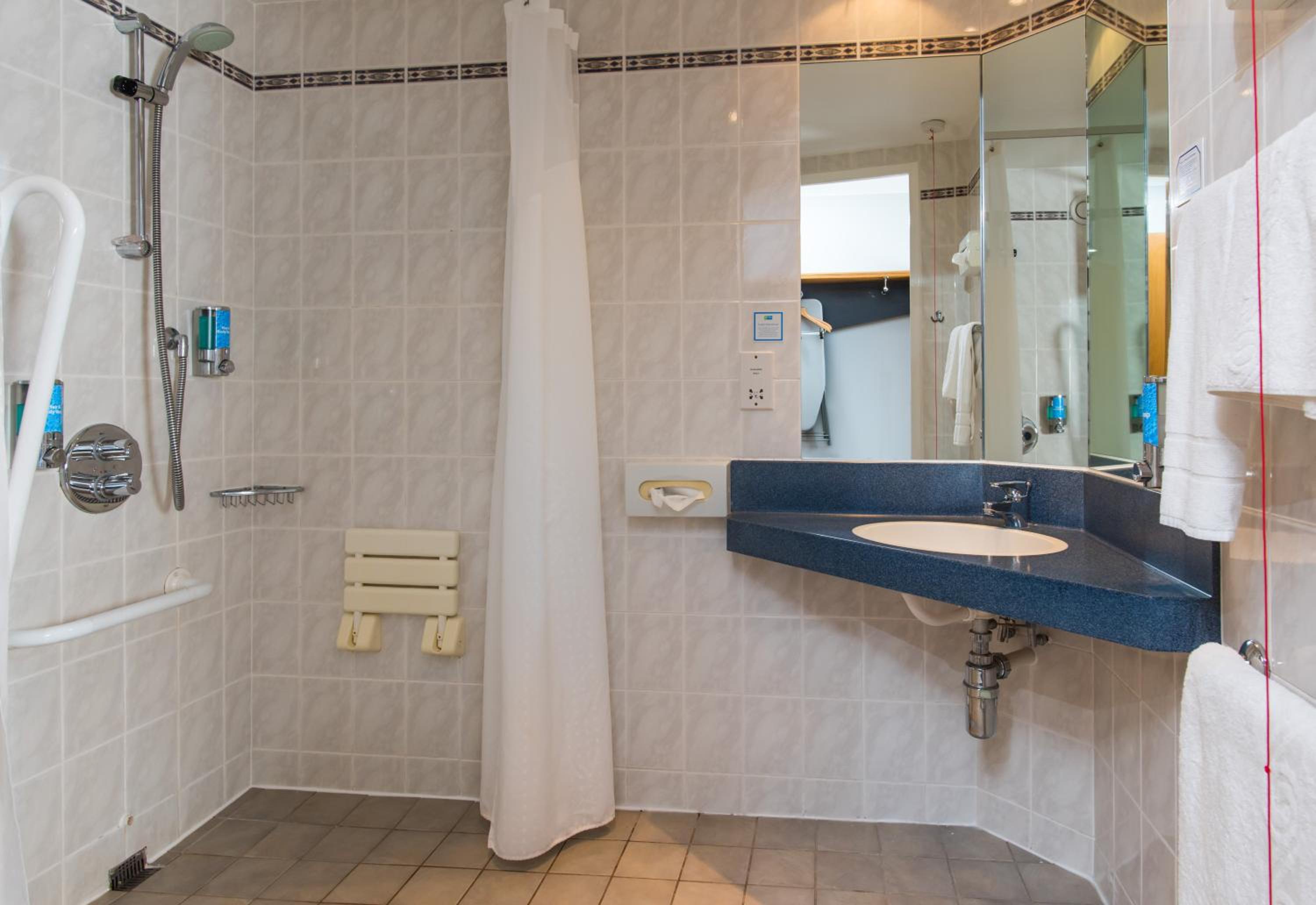 Double Room with Free Hot Breakfast - Accessible - Photo 4