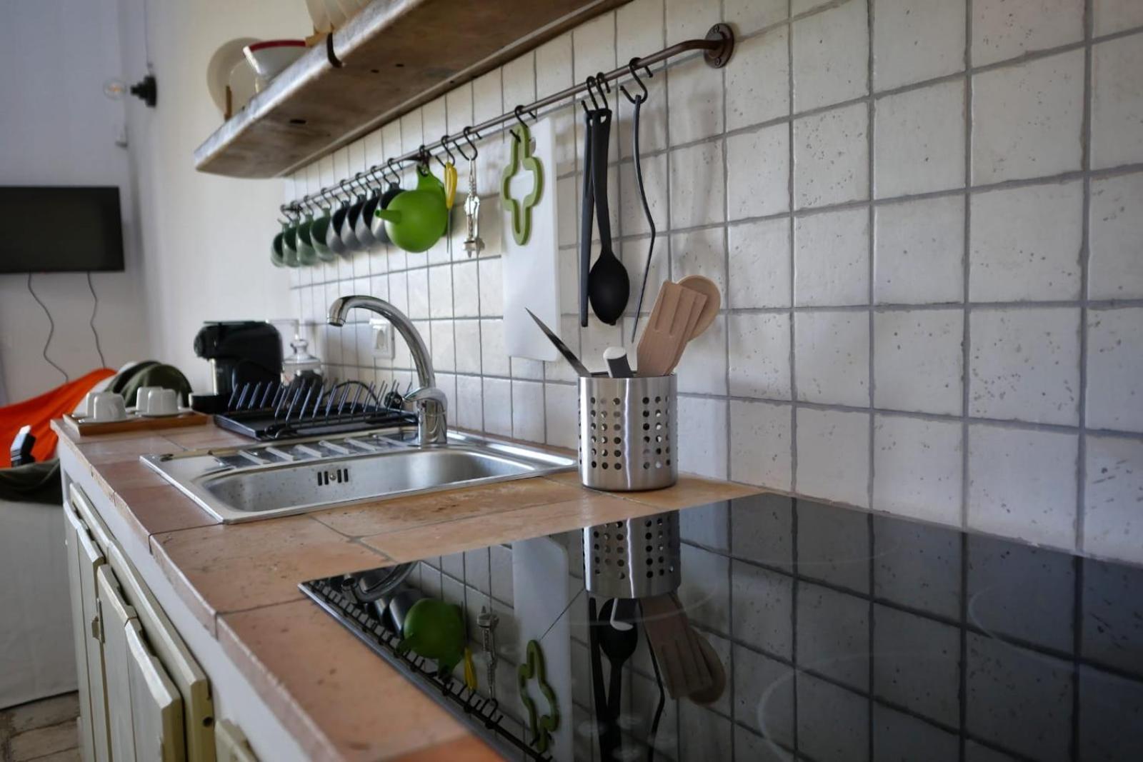 One-Bedroom Apartment - Photo 3
