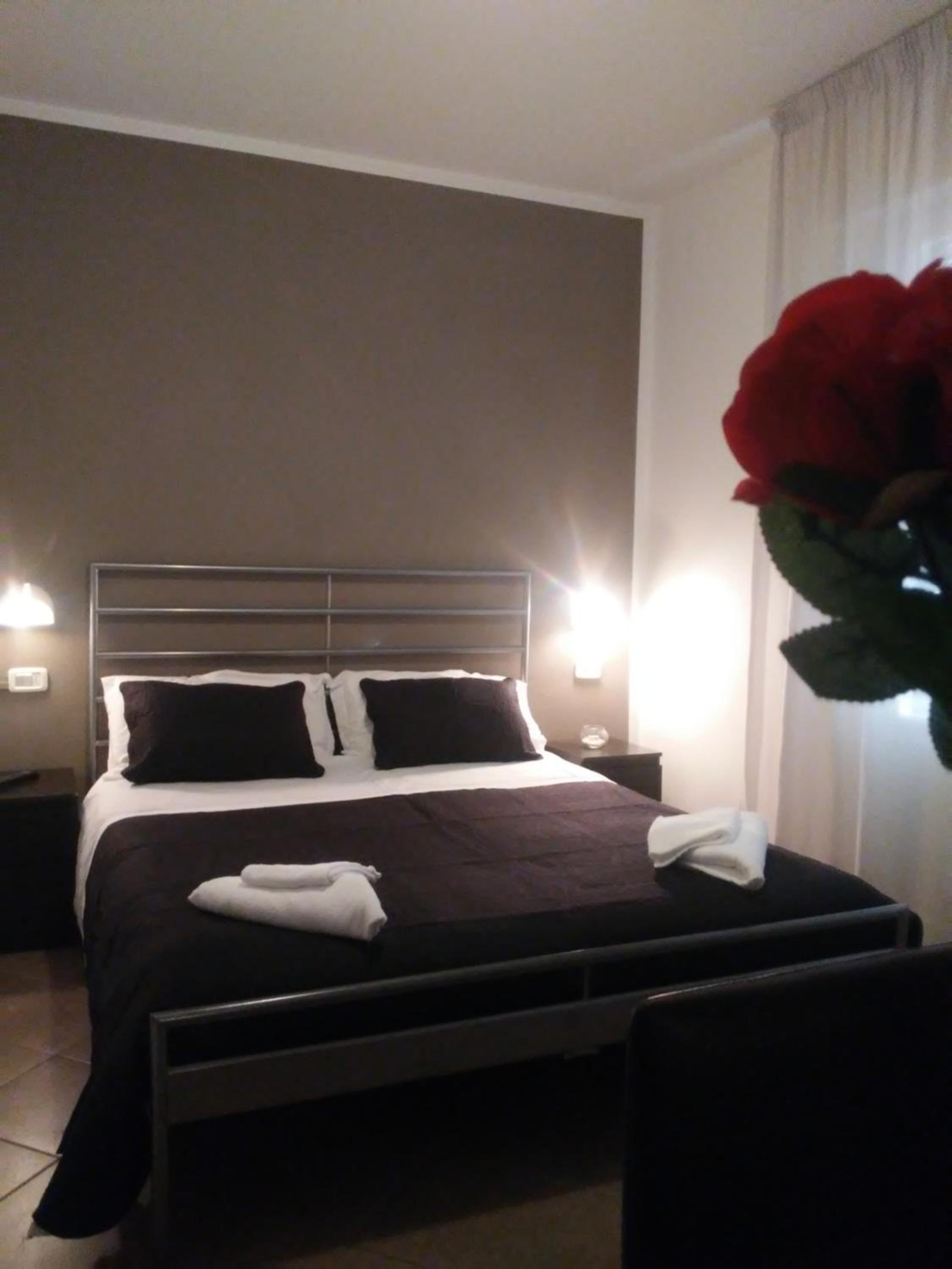 Double Room - Photo 5