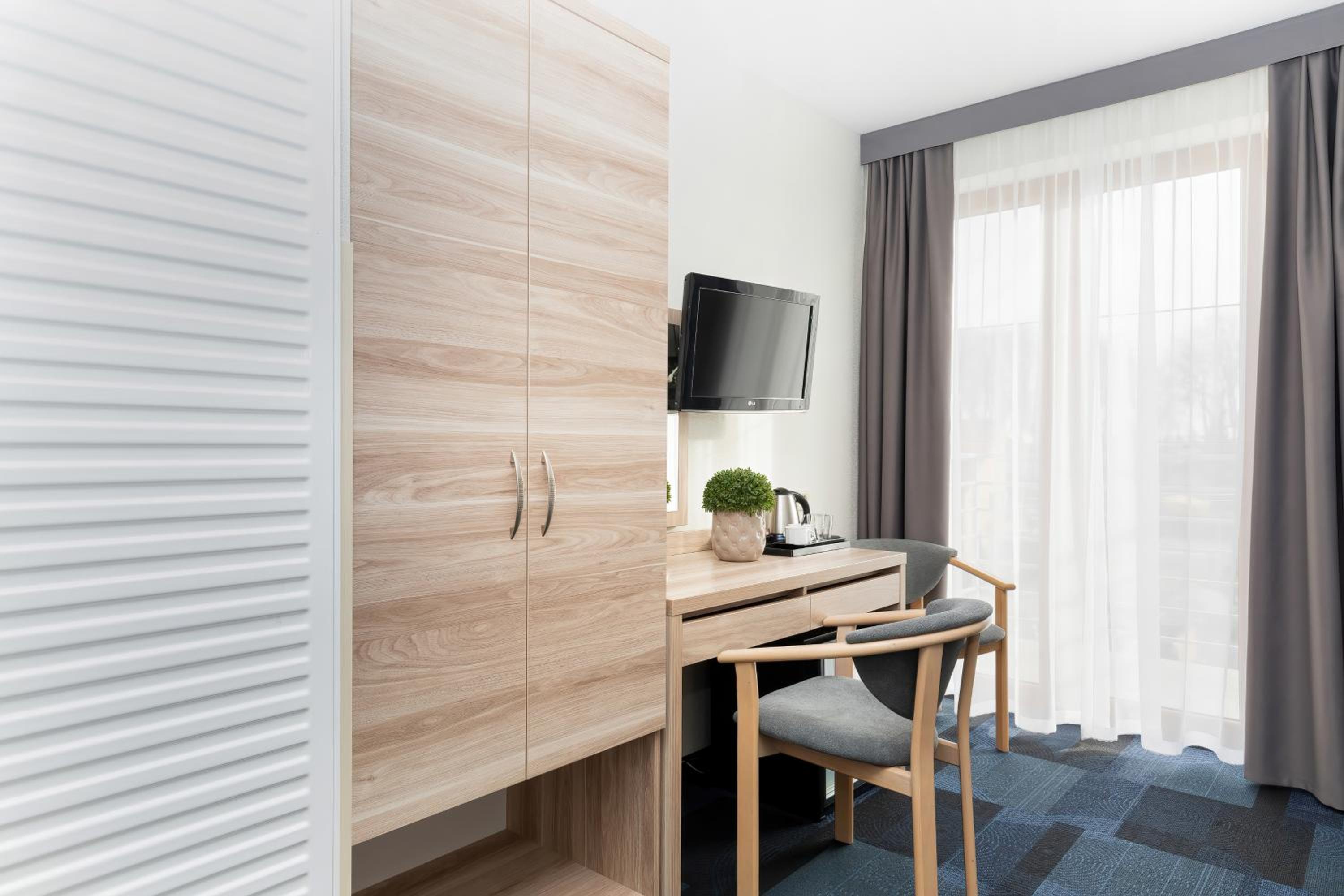 Double Room with Balcony and Sea View - Photo 2