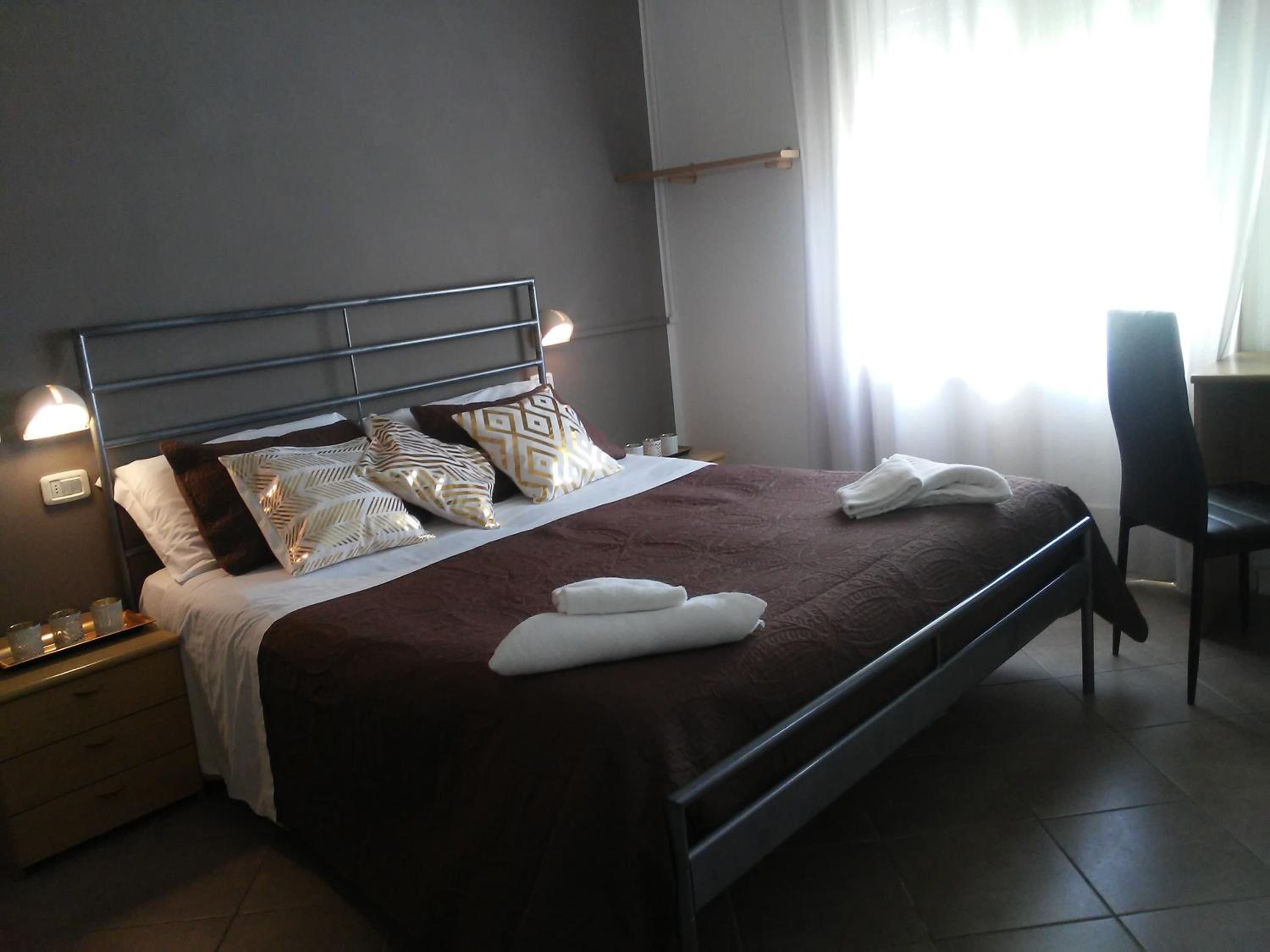 Double Room - Photo 12