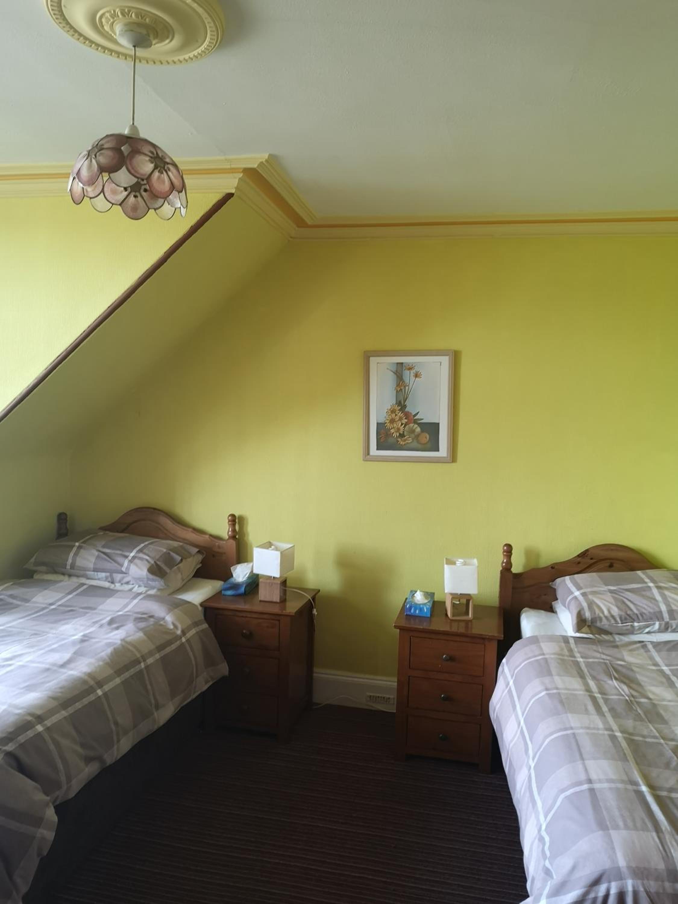 Standard Twin Room with Shared Bathroom