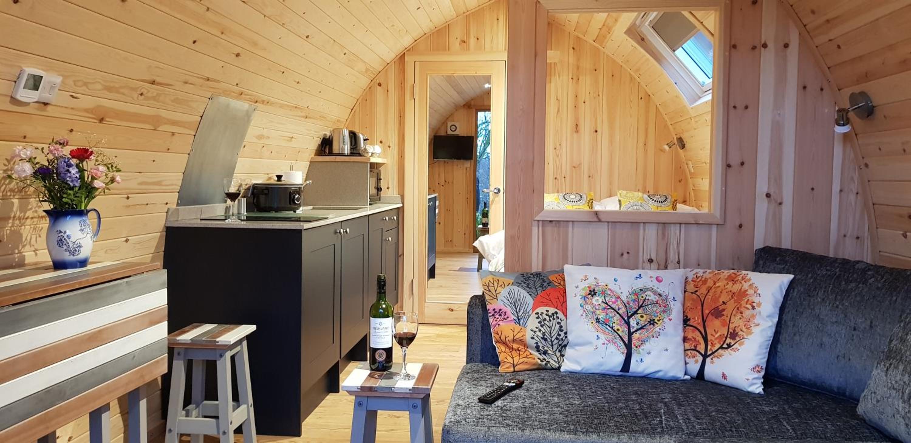 Double room with Patio and Hot Tub (Douk Ghyll)