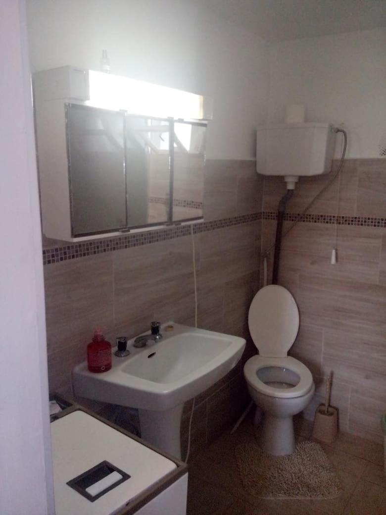 One-Bedroom Apartment - Photo 12