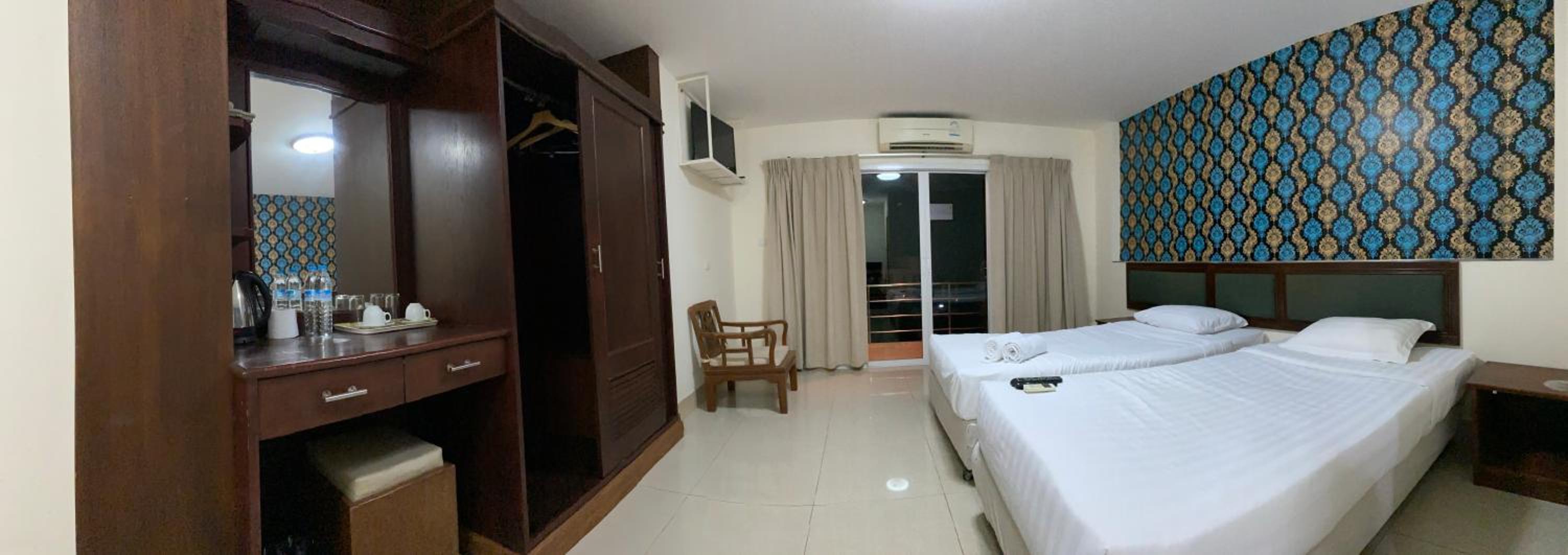 Deluxe Twin Room photo 2
