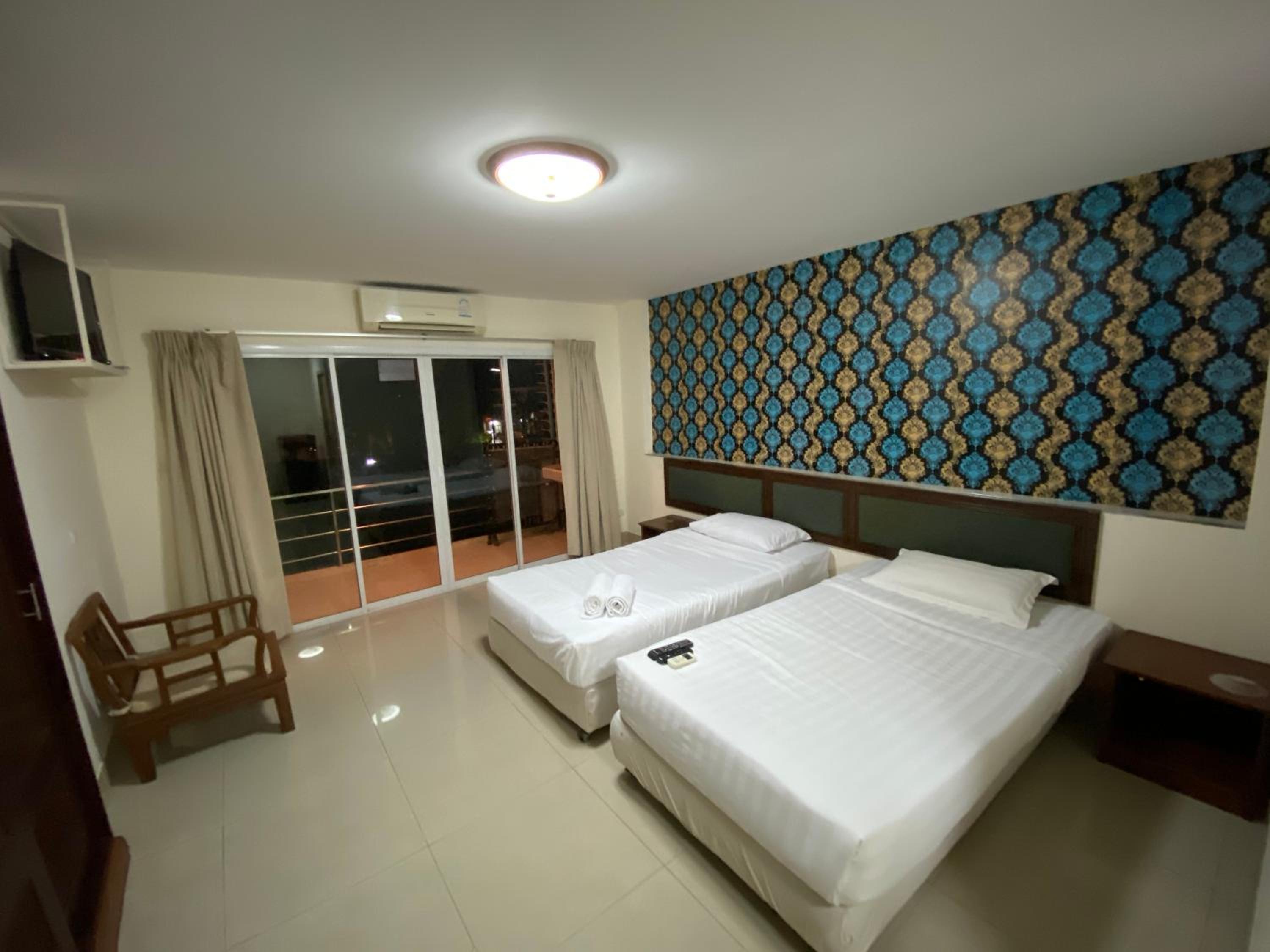Deluxe Twin Room photo 3