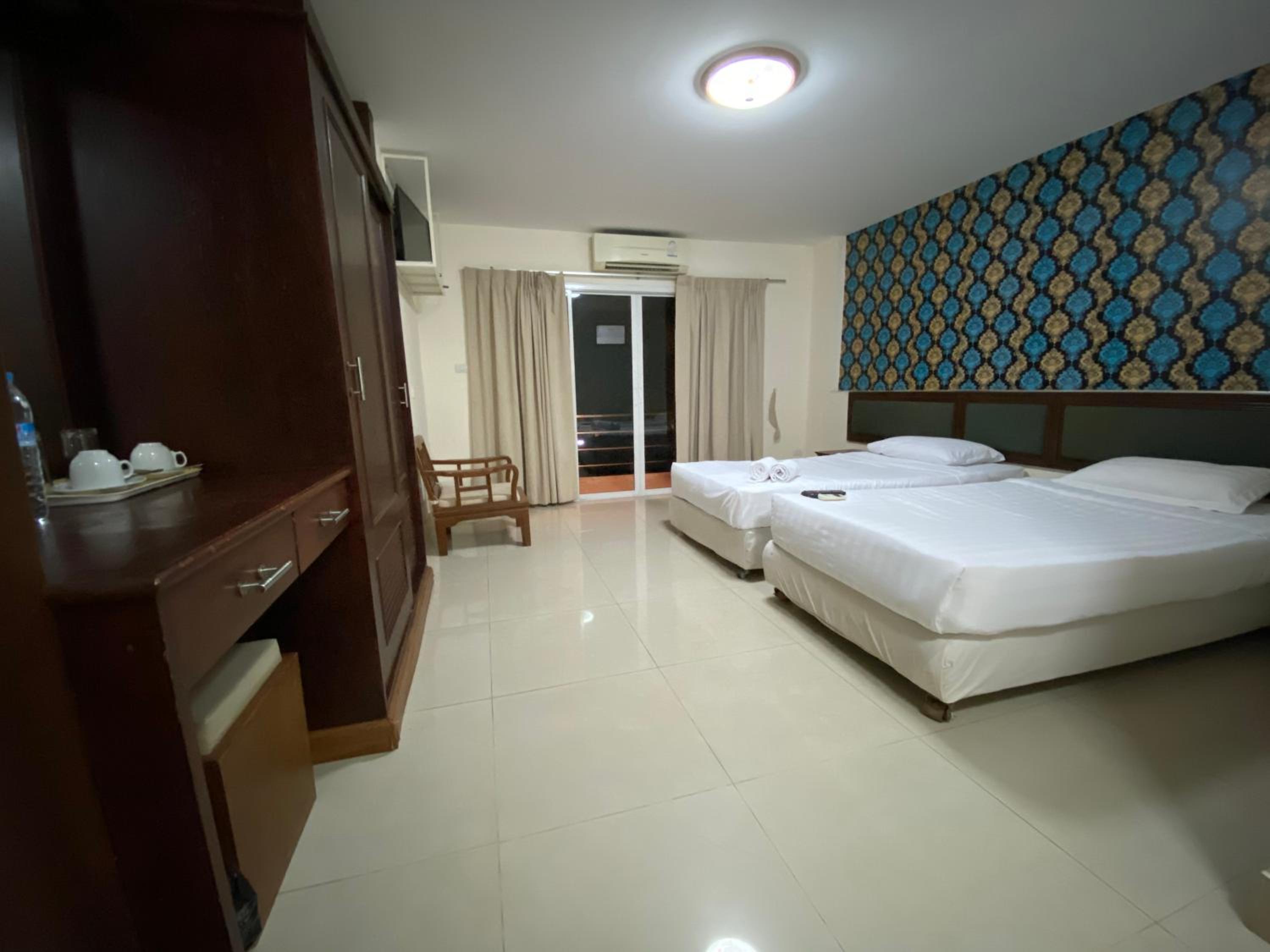 Deluxe Twin Room photo 1