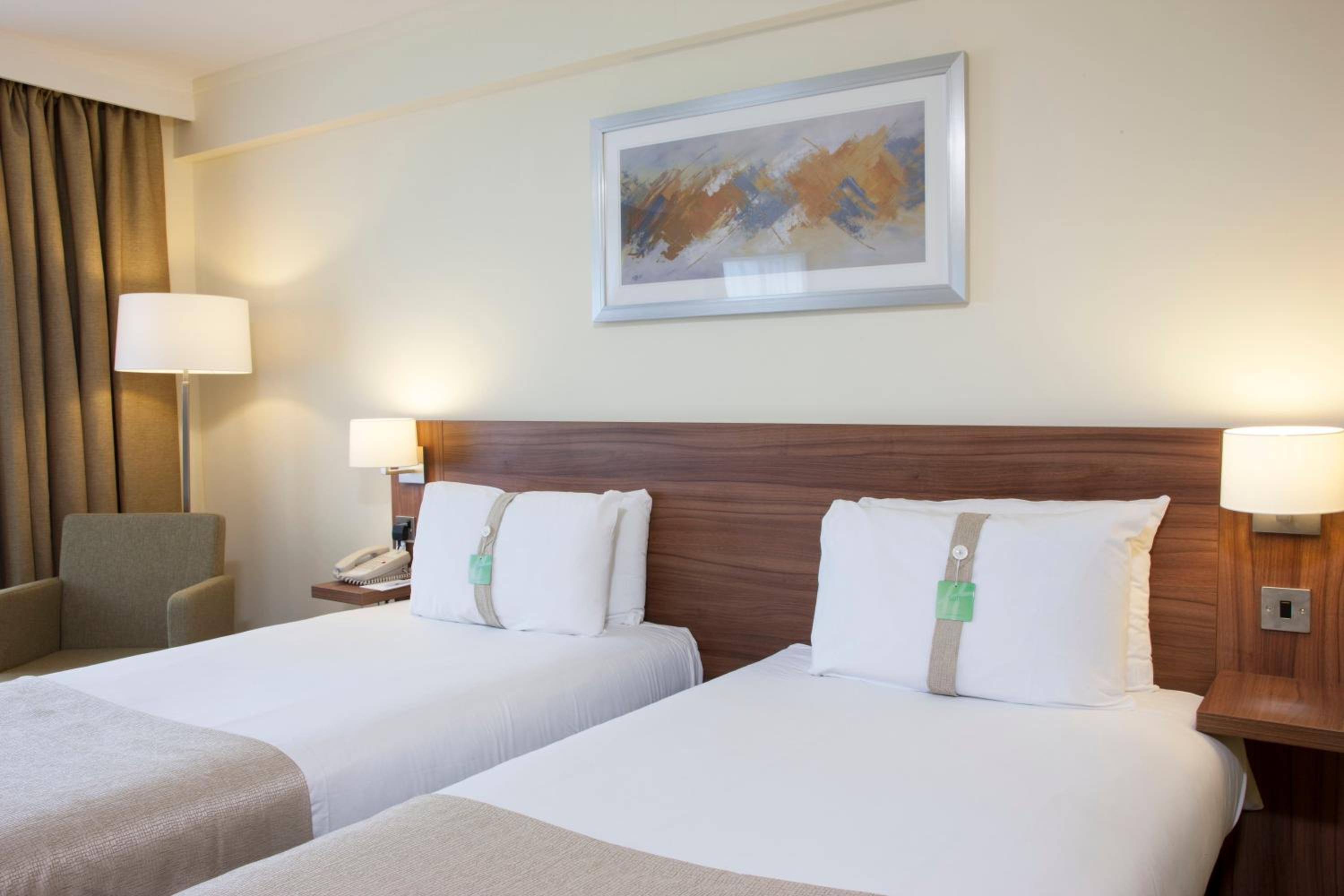 Premium Room with Two Single Beds - Photo 5
