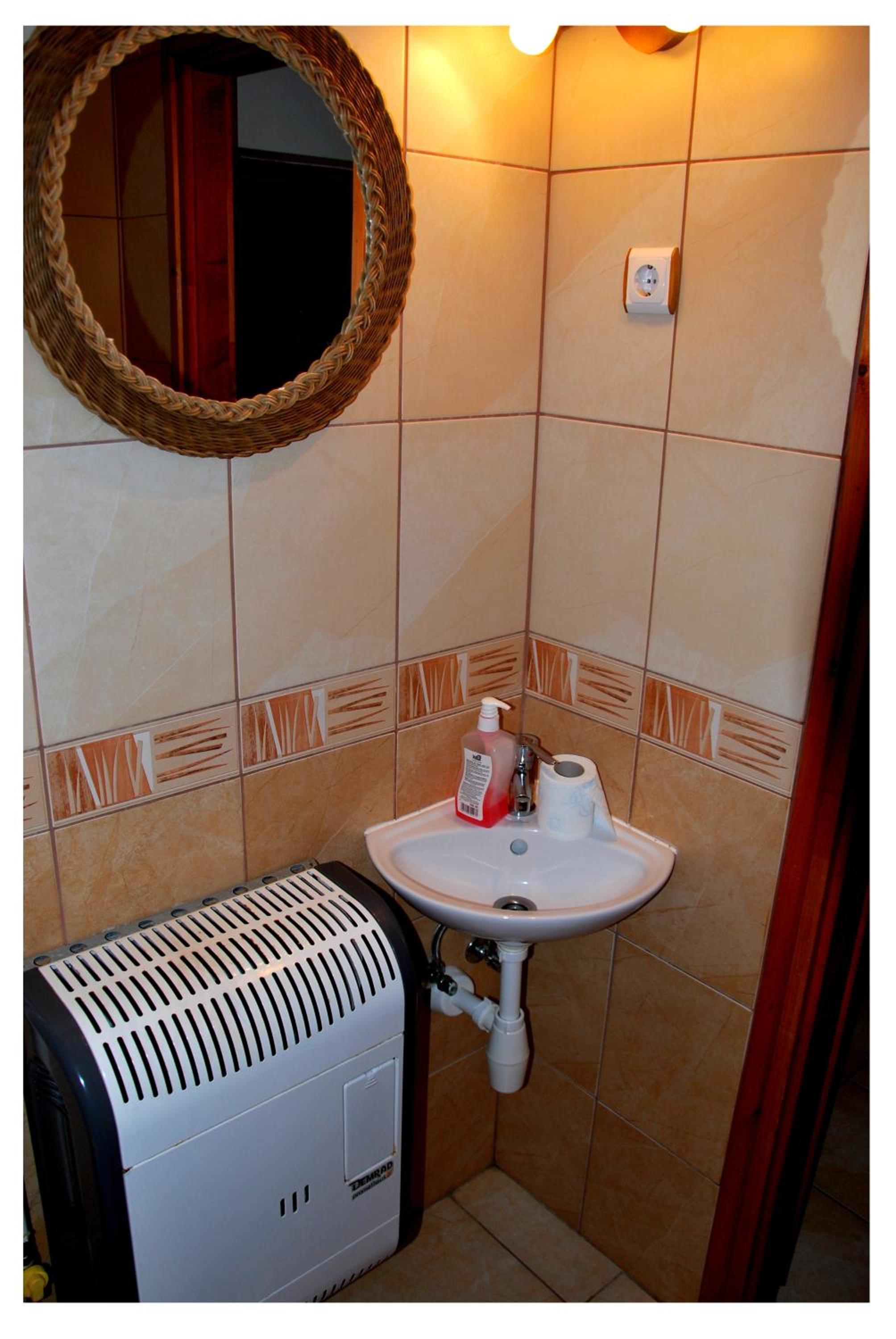Twin Room - Photo 4