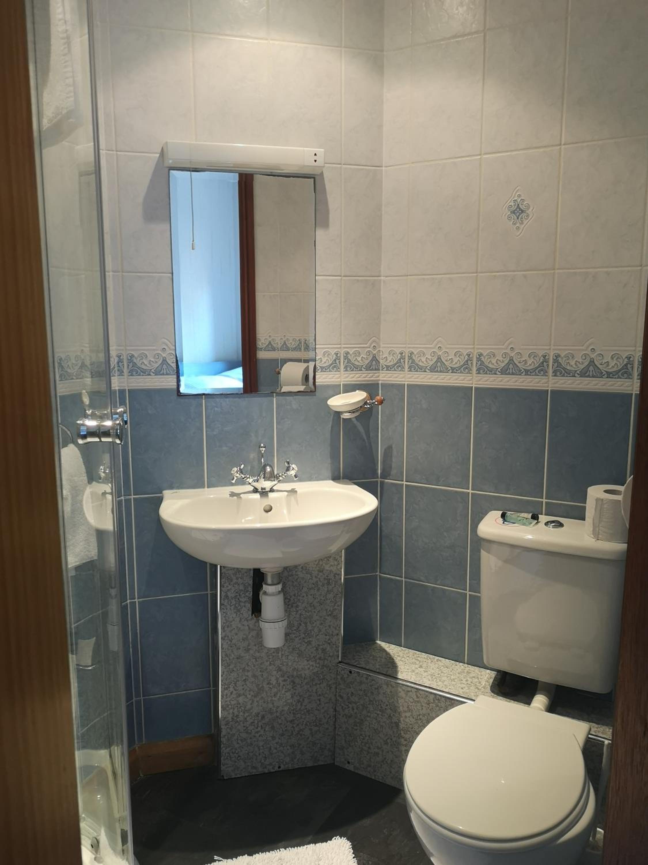 Double Room with Private Bathroom photo 2