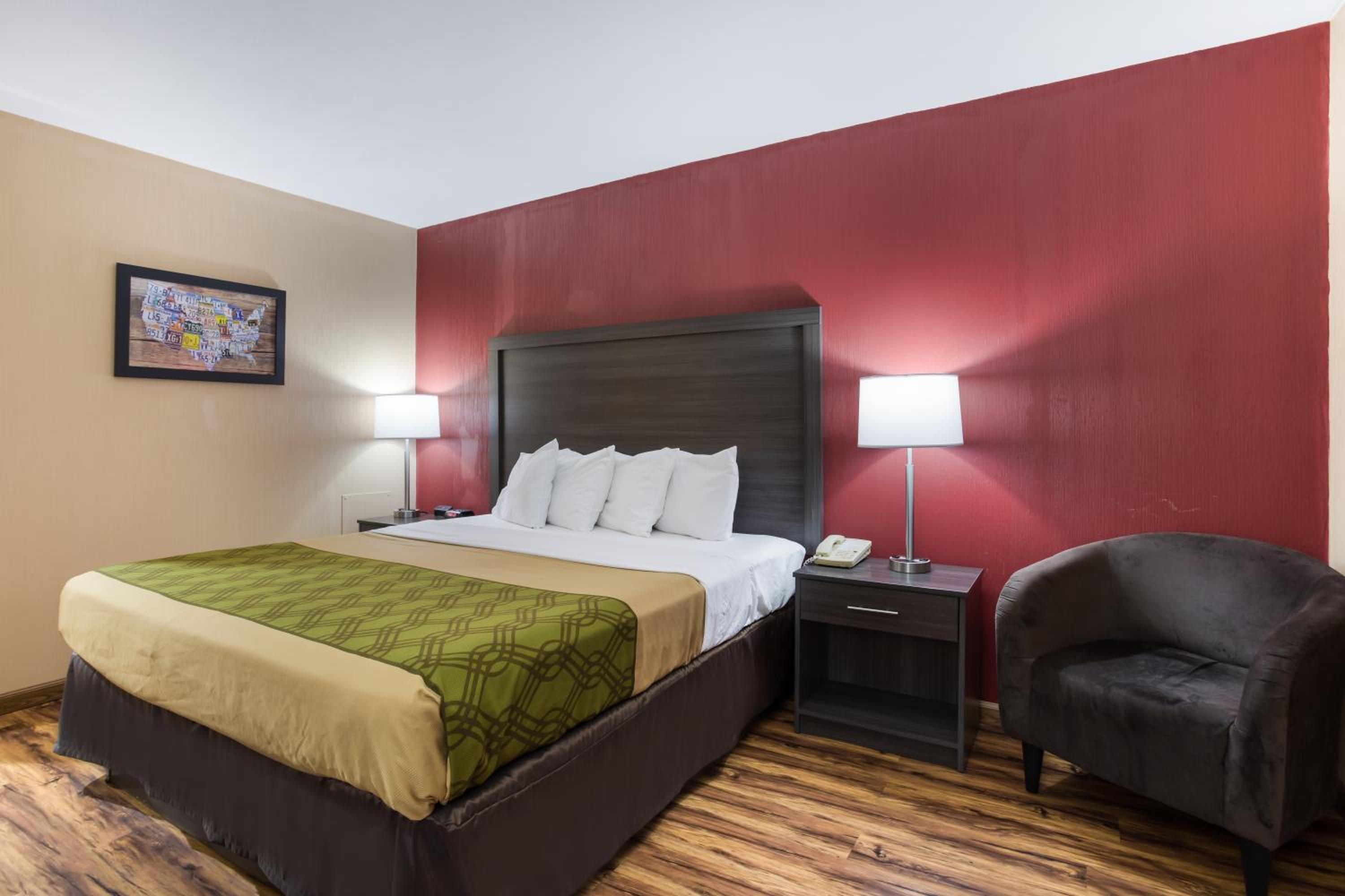 King Room - Non-Smoking - Photo 4