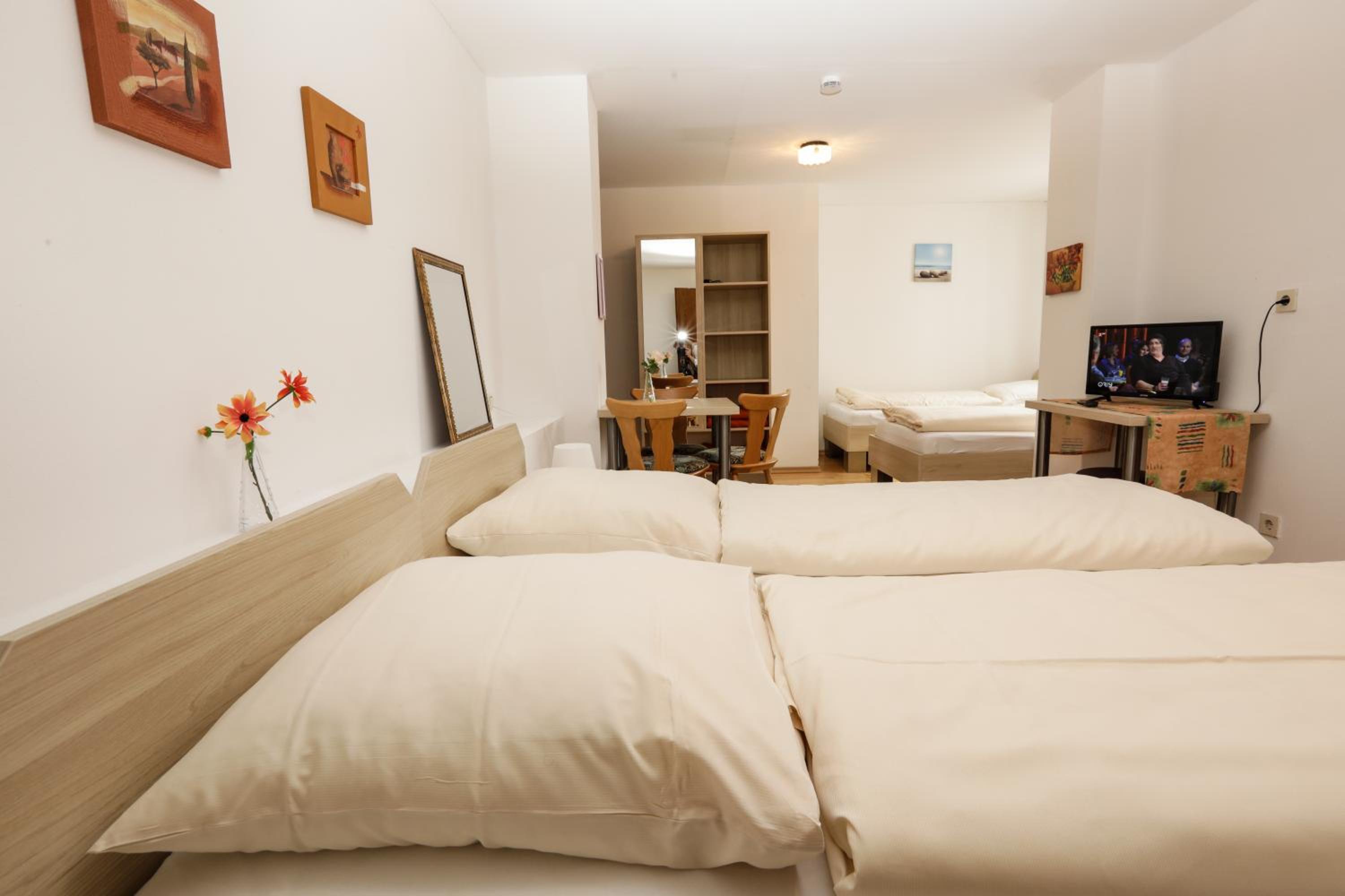 Quadruple Room - Photo 2