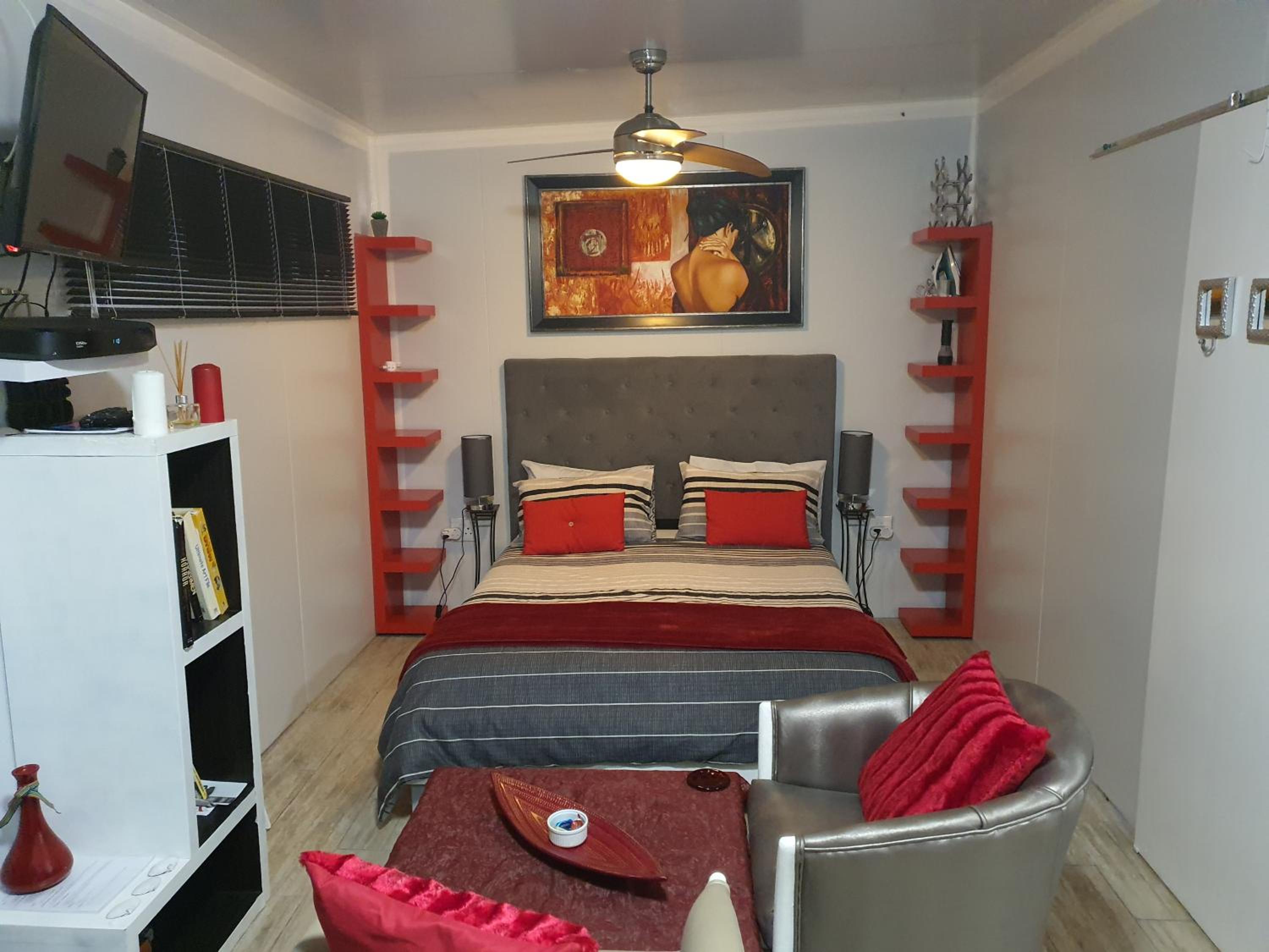 One-Bedroom Apartment photo 3